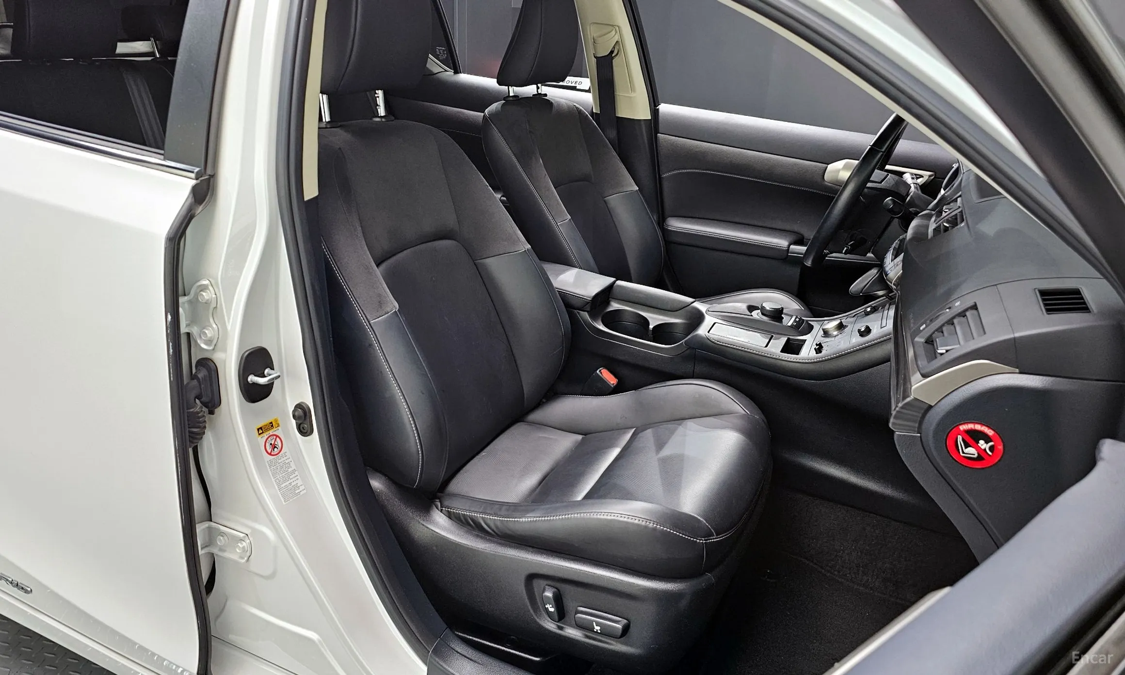 Lexus CT200h превью 11