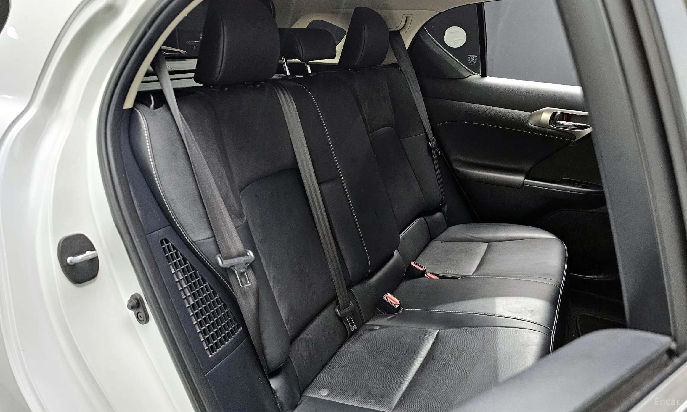 Lexus CT200h превью 12