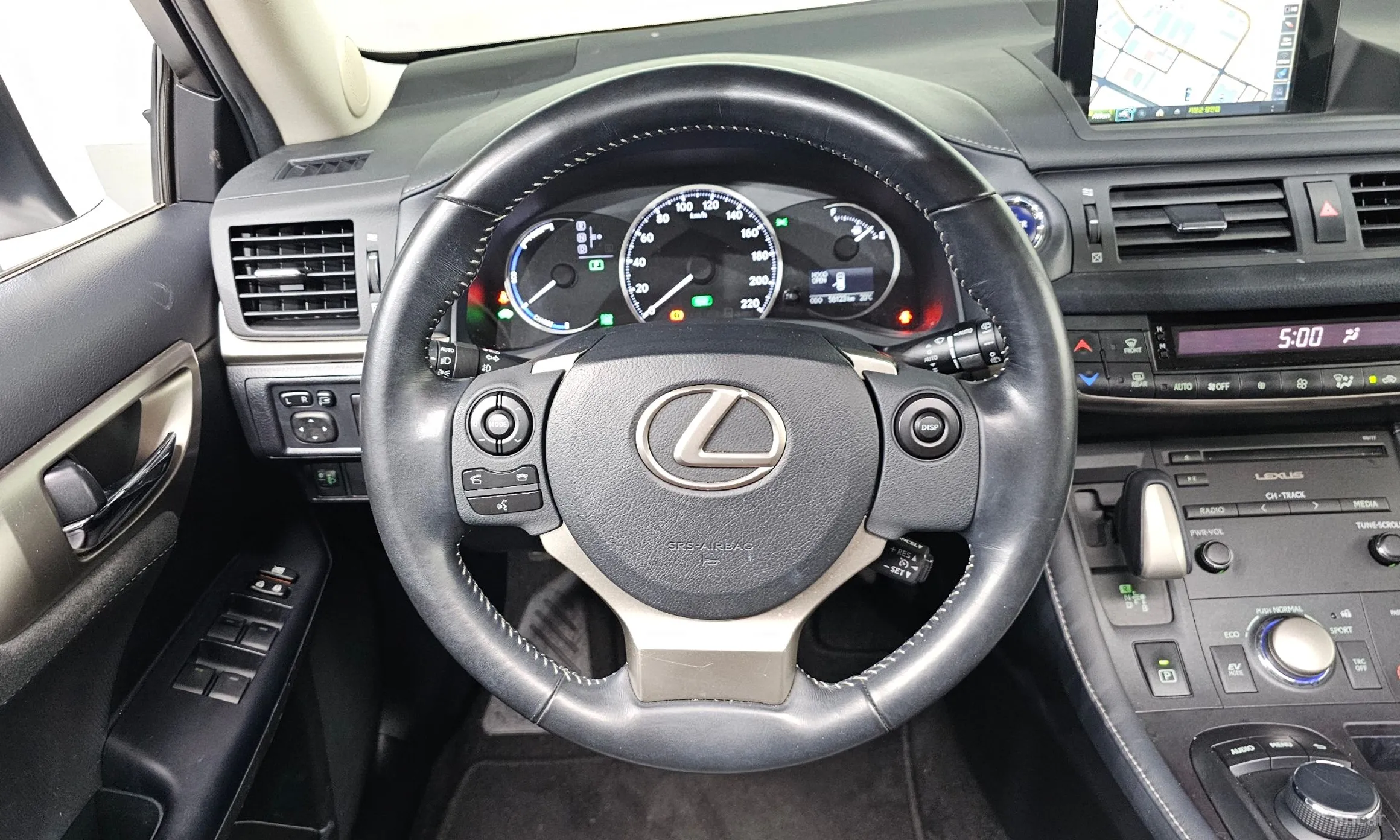 Lexus CT200h превью 13