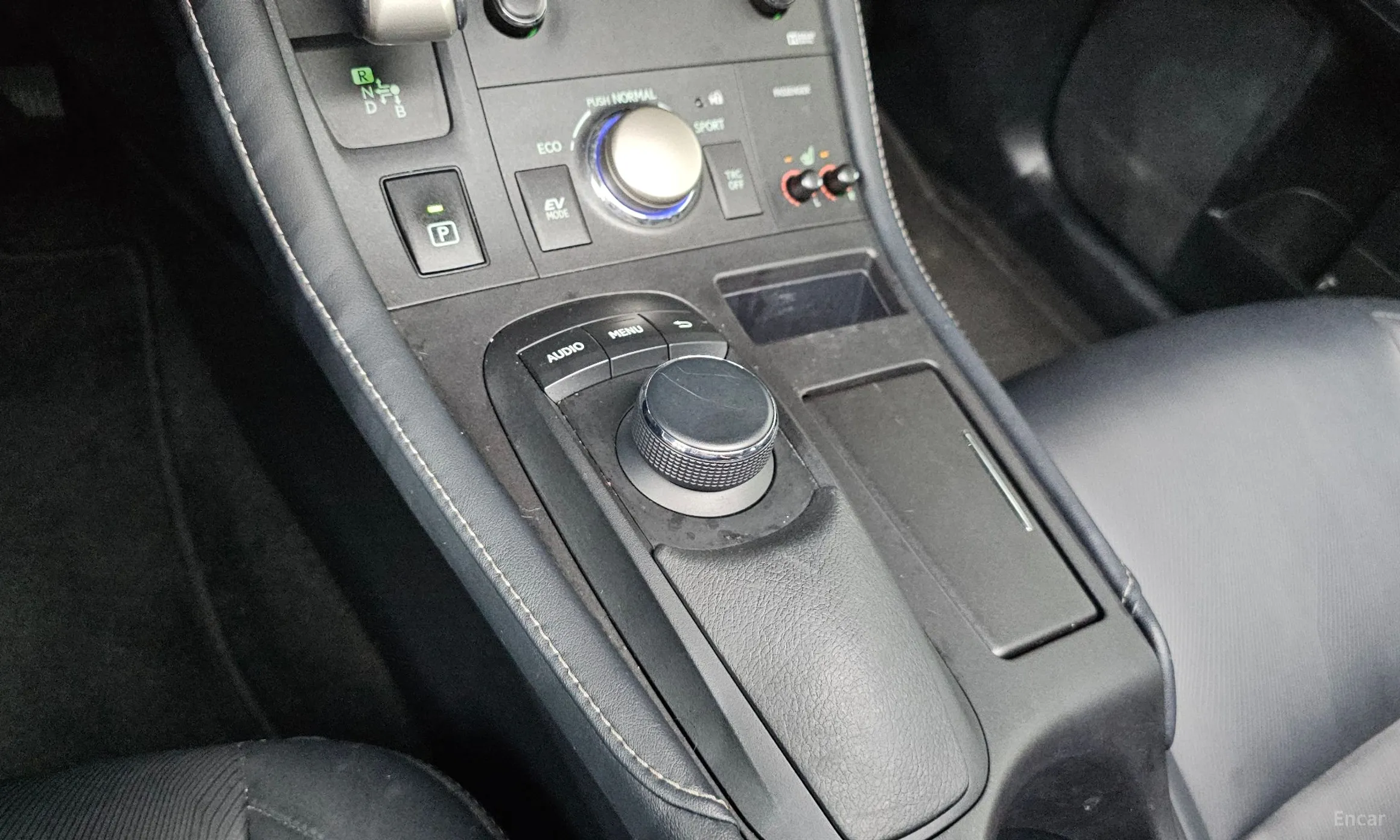 Lexus CT200h превью 16