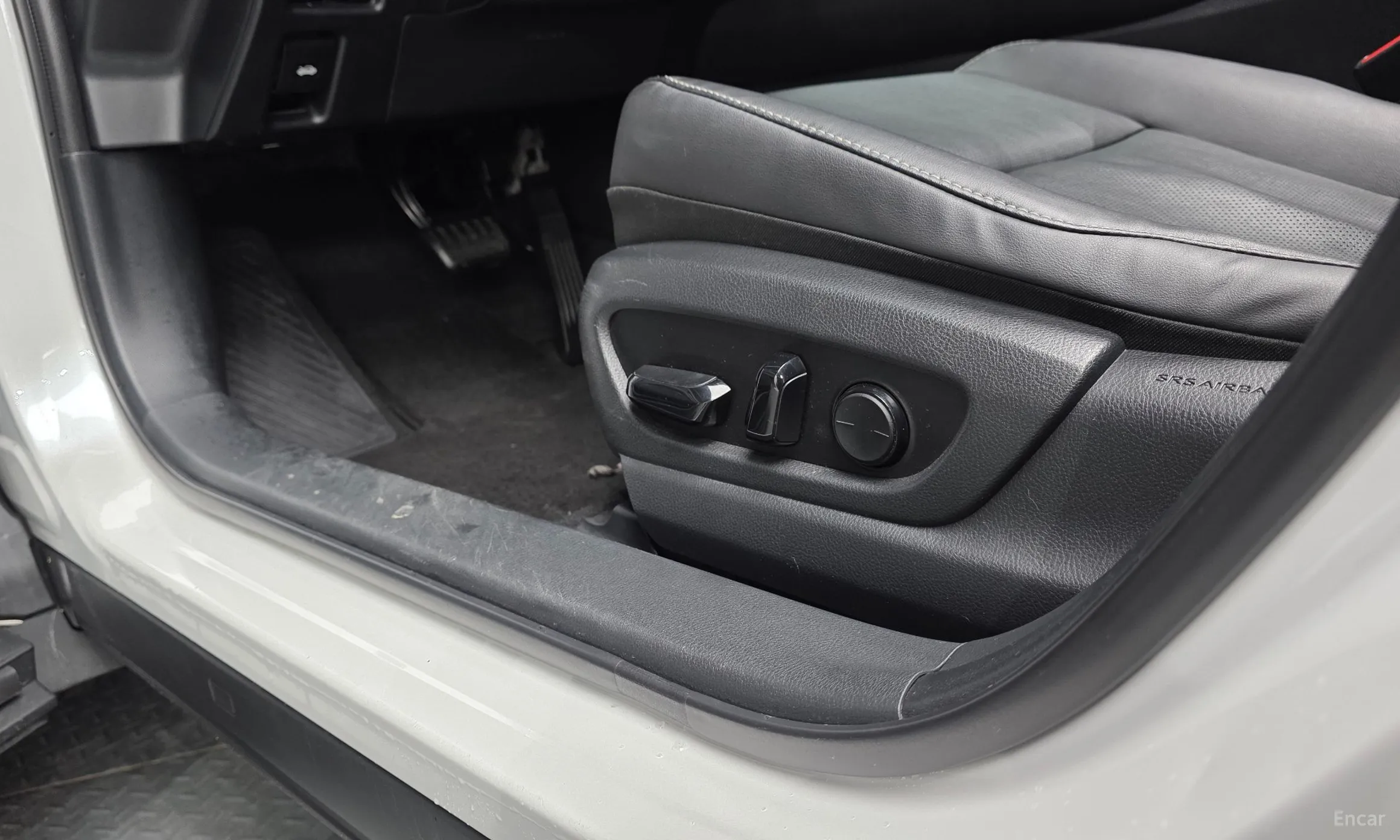 Lexus UX250h превью 17