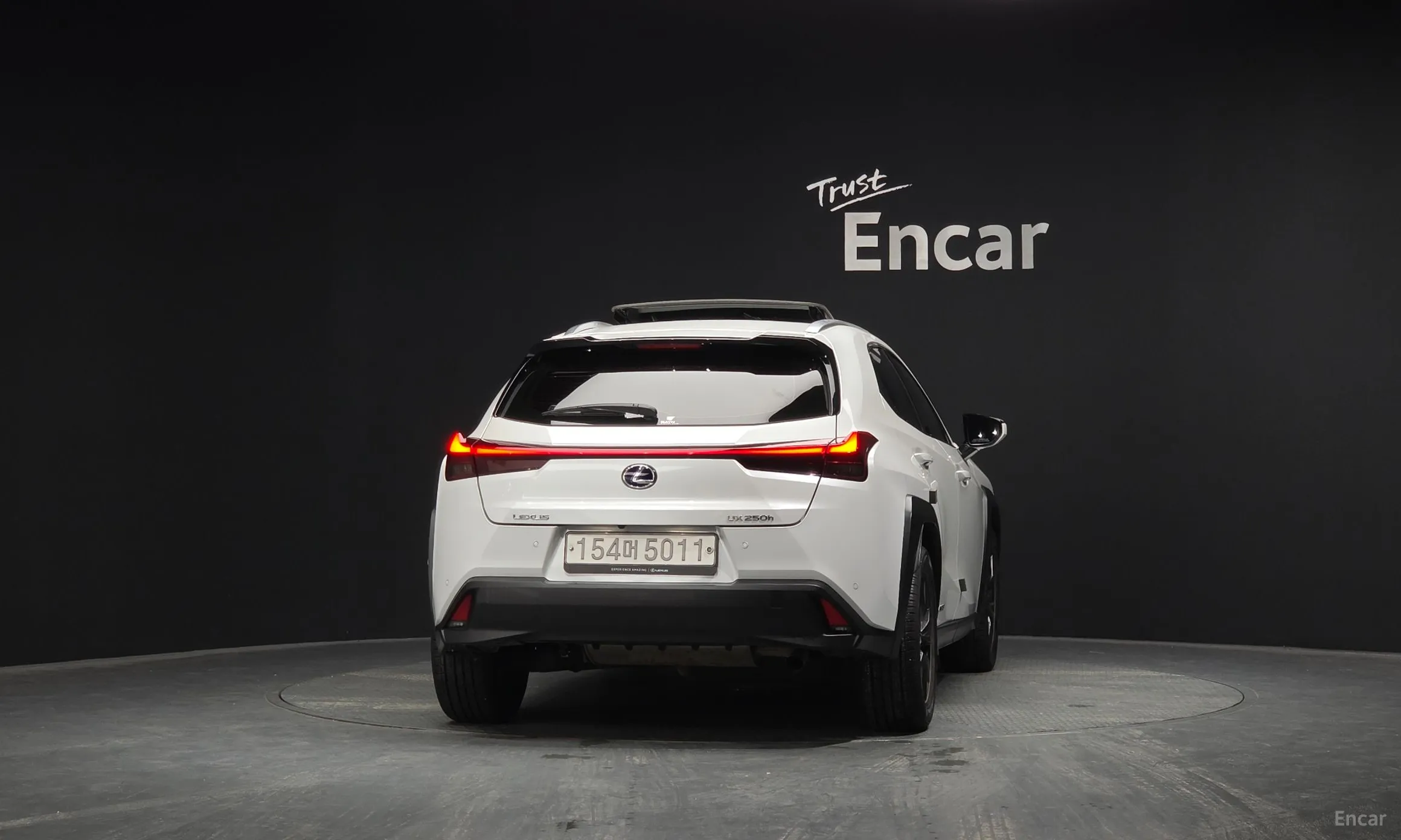 Lexus UX250h превью 4