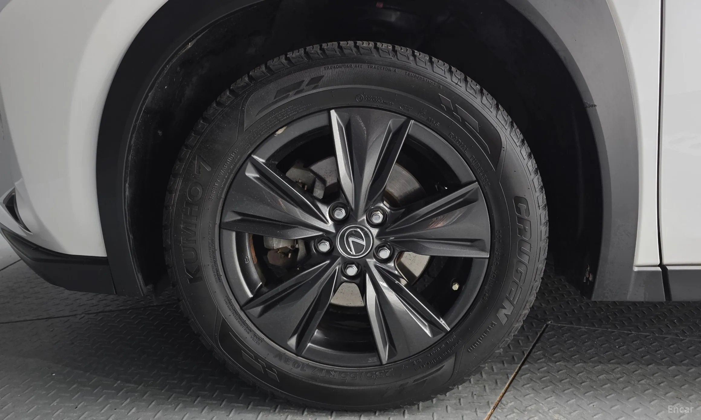 Lexus UX250h превью 5