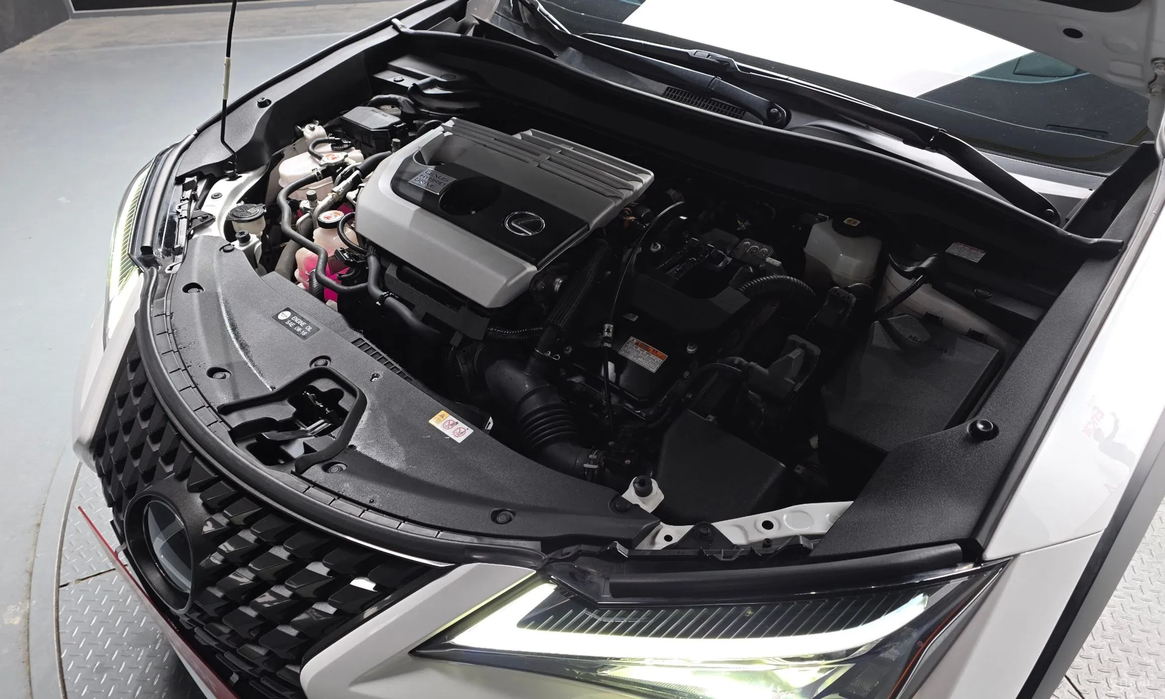 Lexus UX250h превью 6