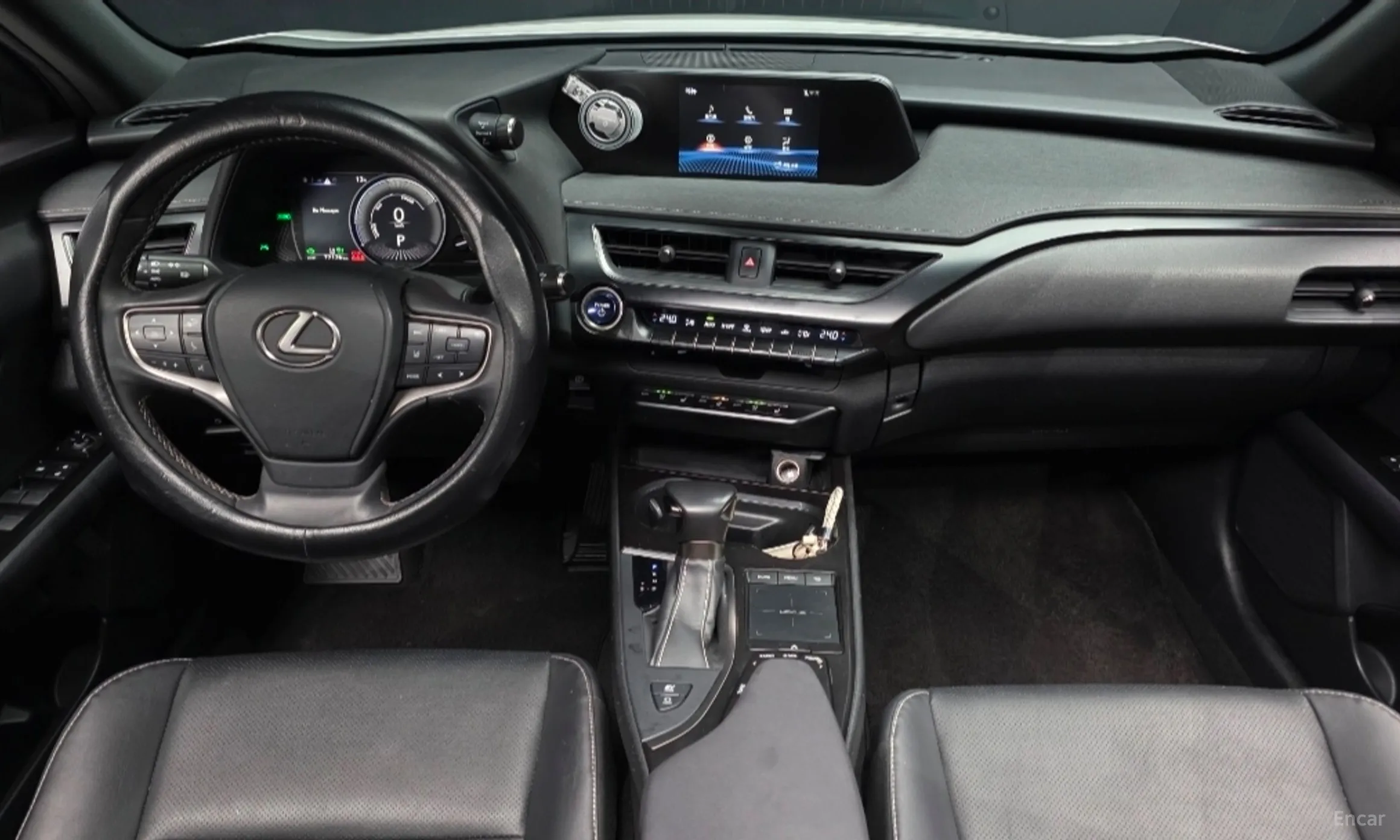 Lexus UX250h превью 7