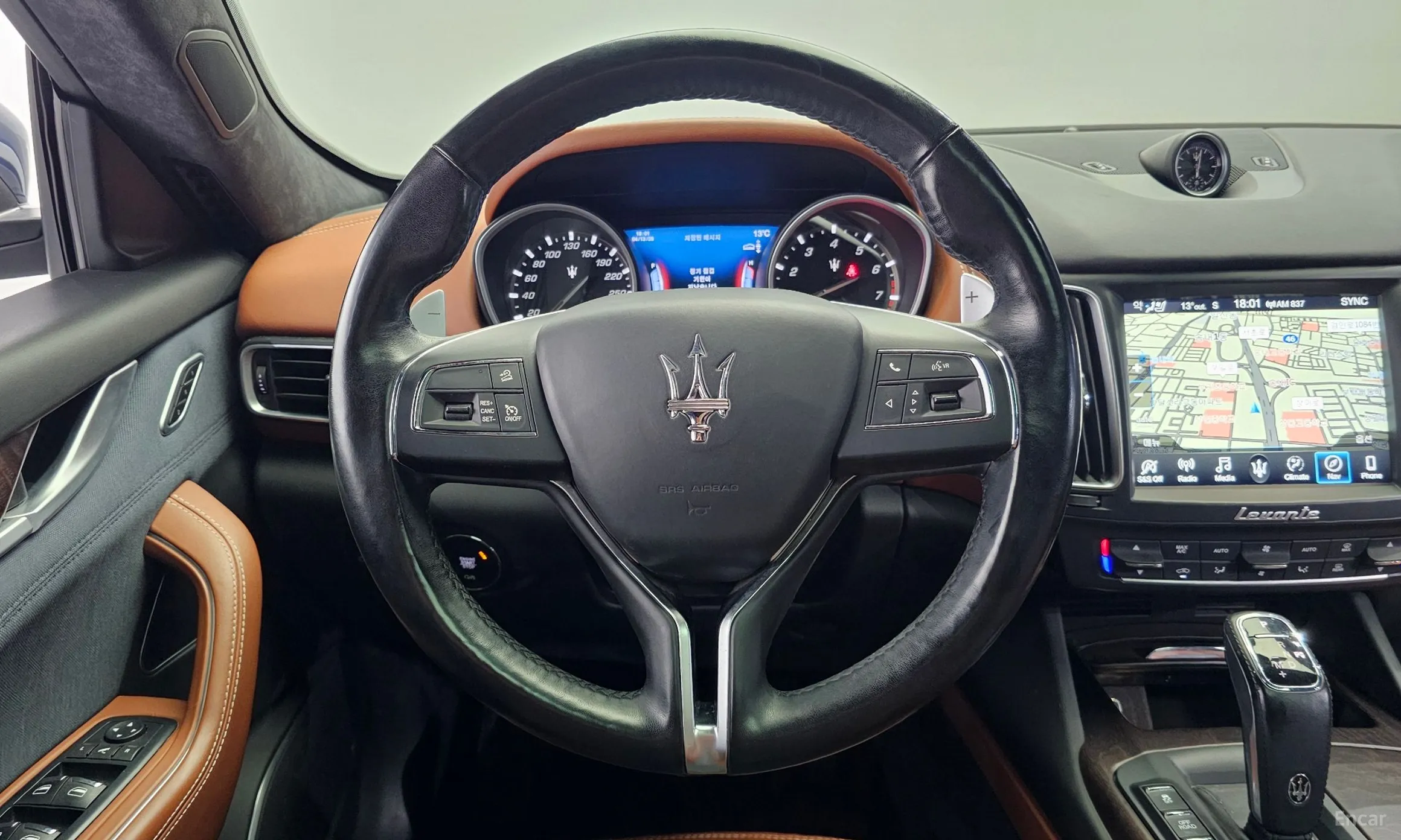 Maserati Levante превью 13