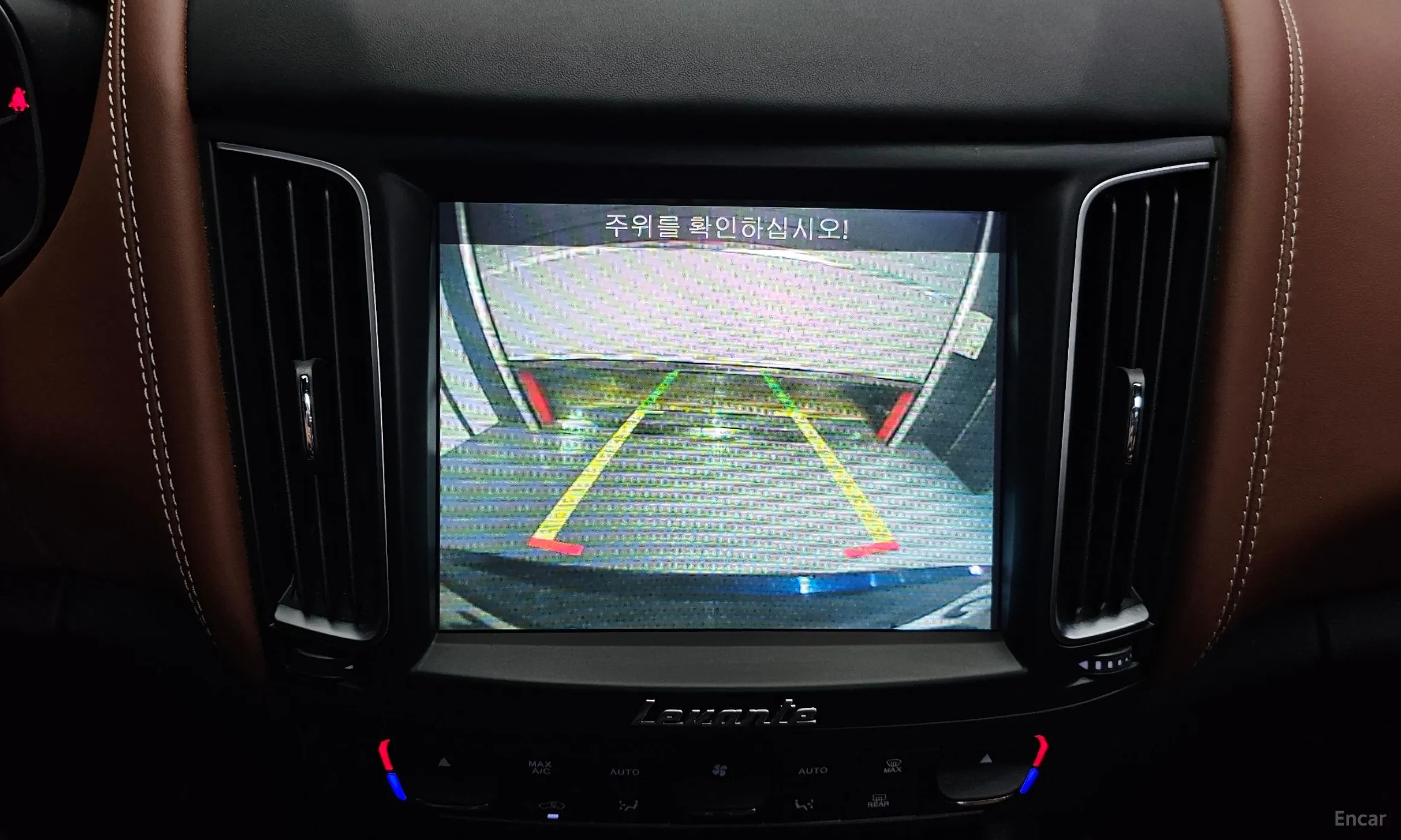 Maserati Levante превью 15