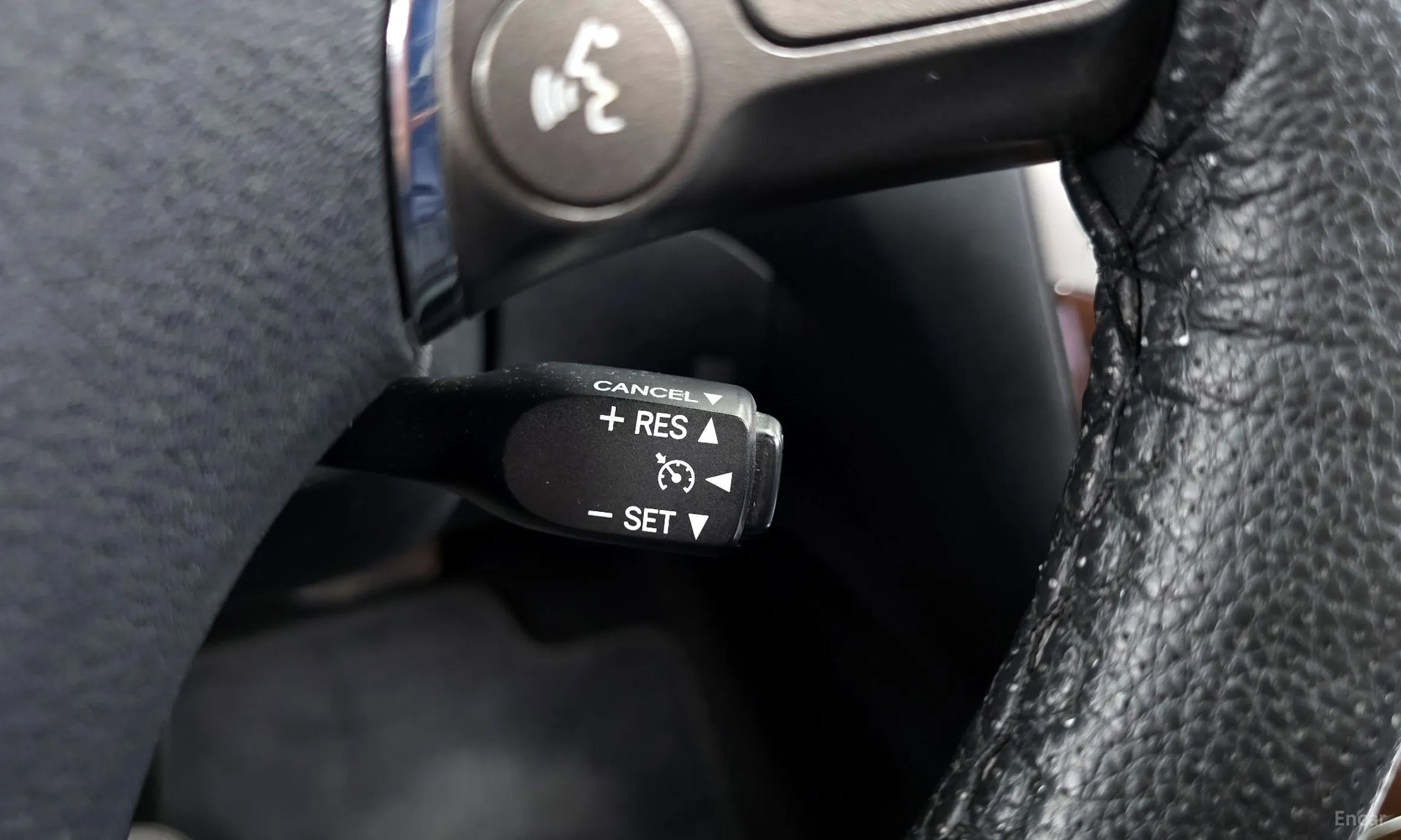 Lexus ES350 превью 17