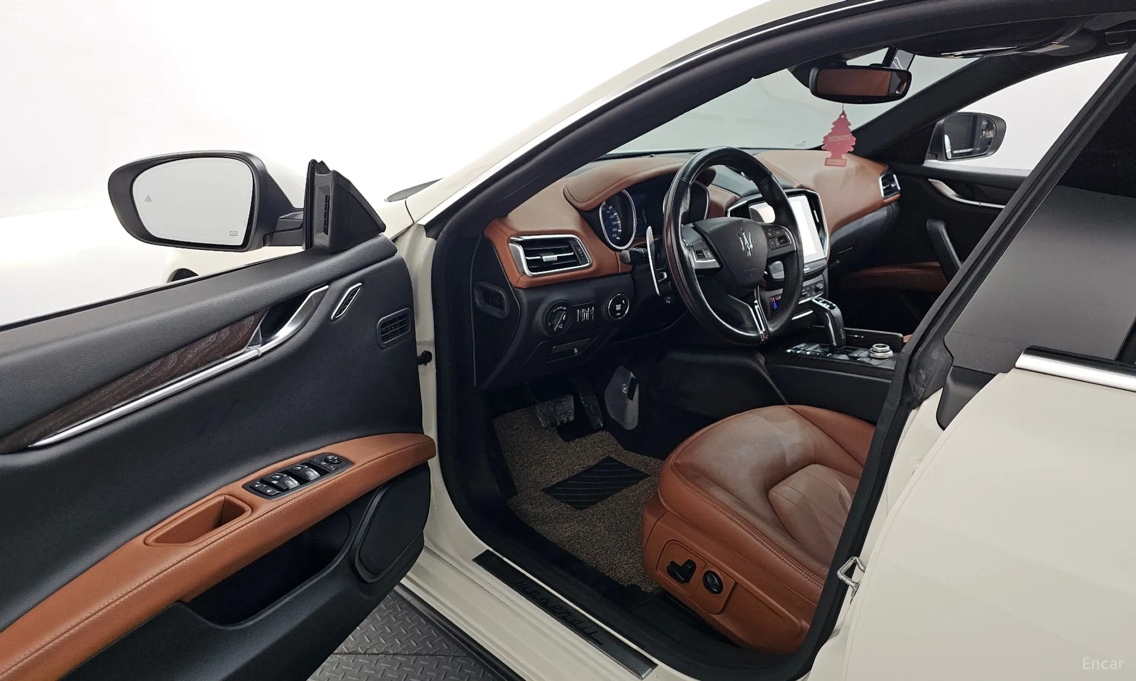 Maserati Ghibli превью 10
