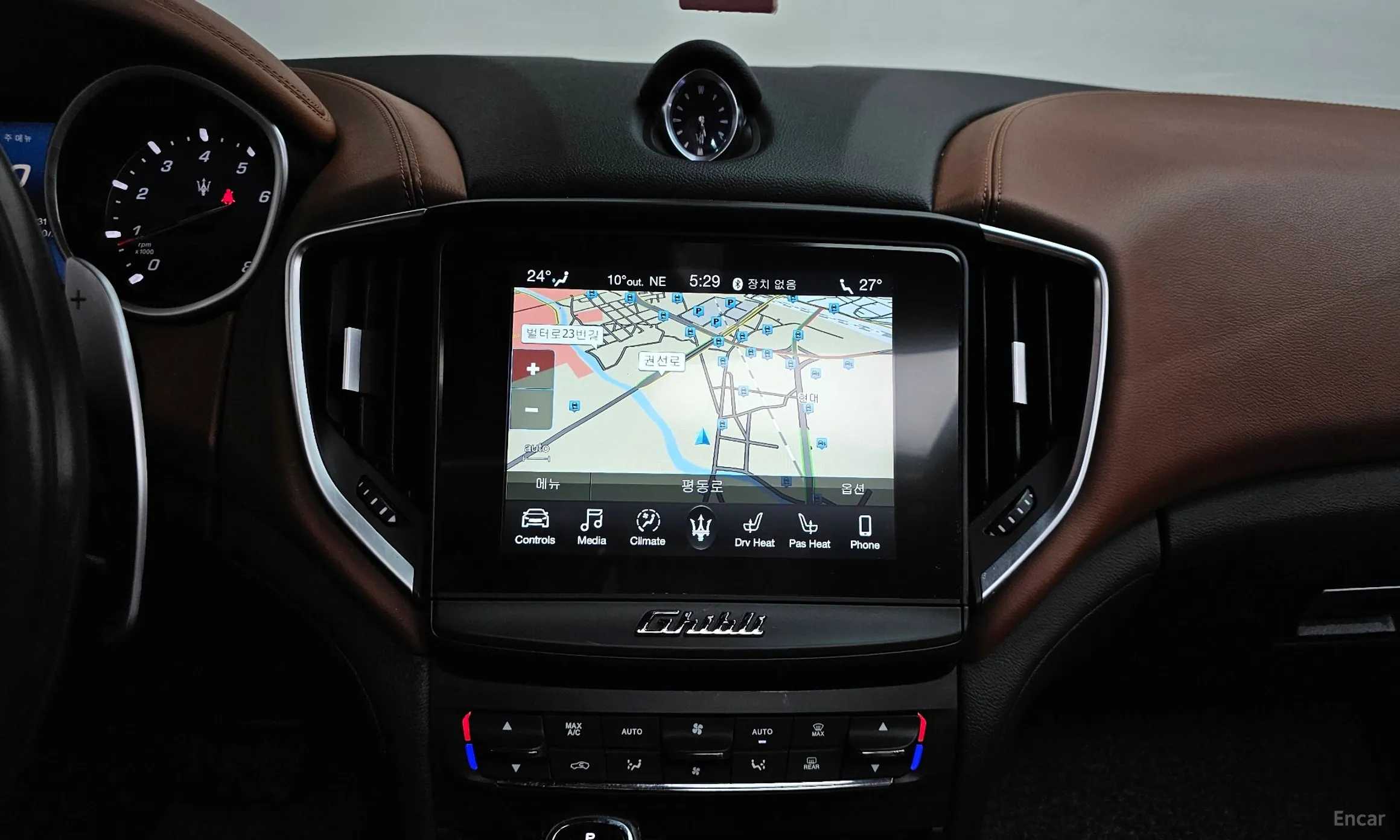 Maserati Ghibli превью 13