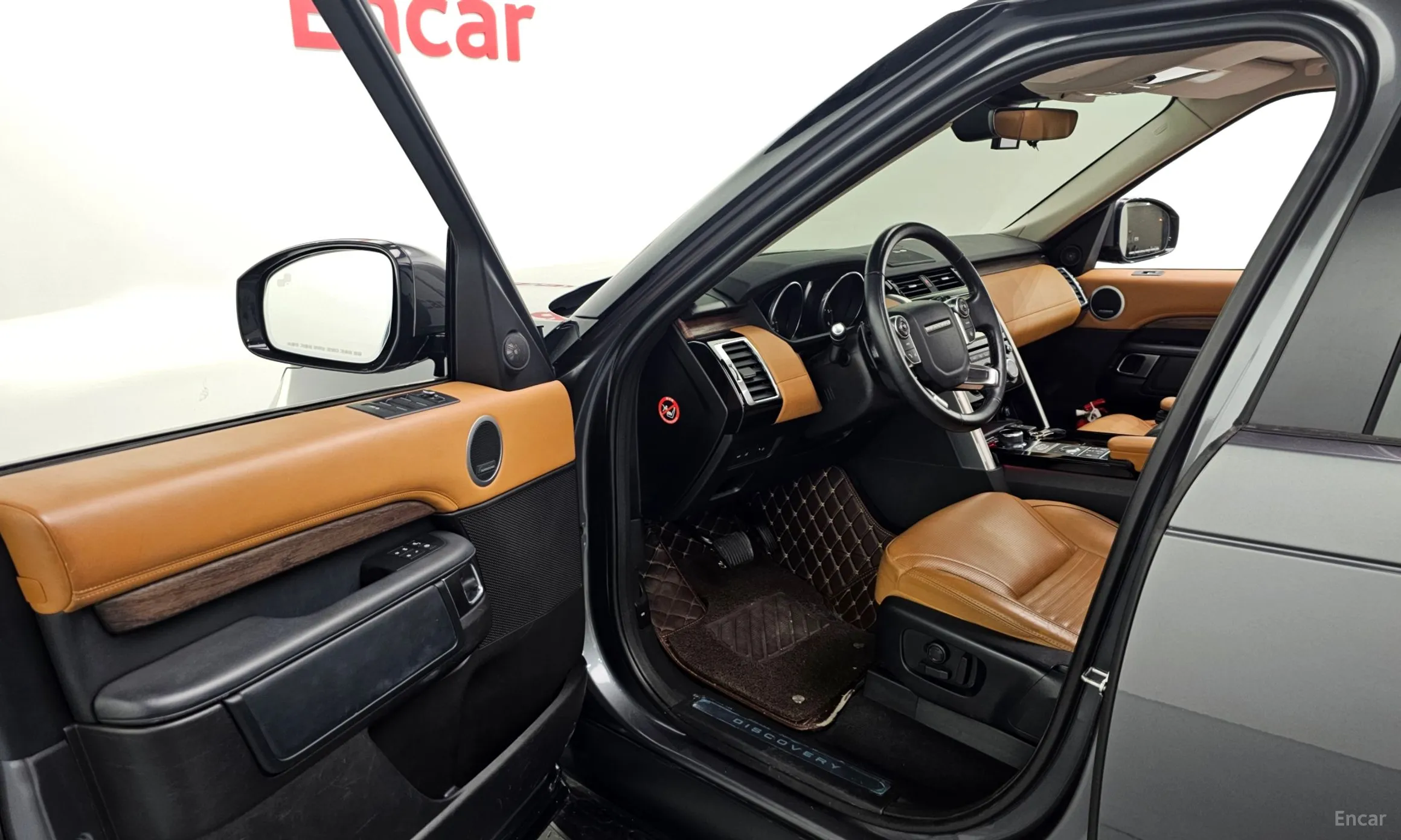 Land Rover Discovery 5 превью 10