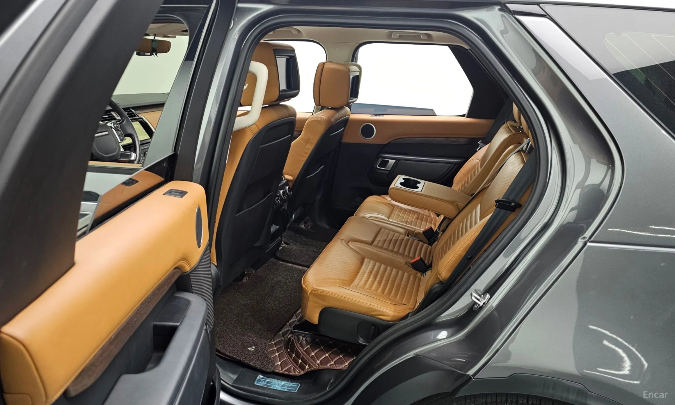 Land Rover Discovery 5 превью 11
