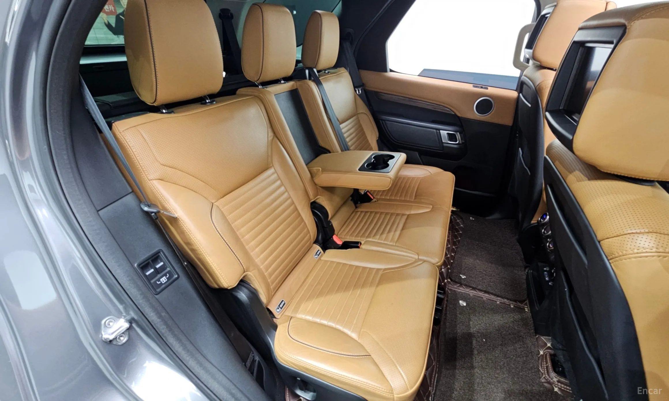 Land Rover Discovery 5 превью 12