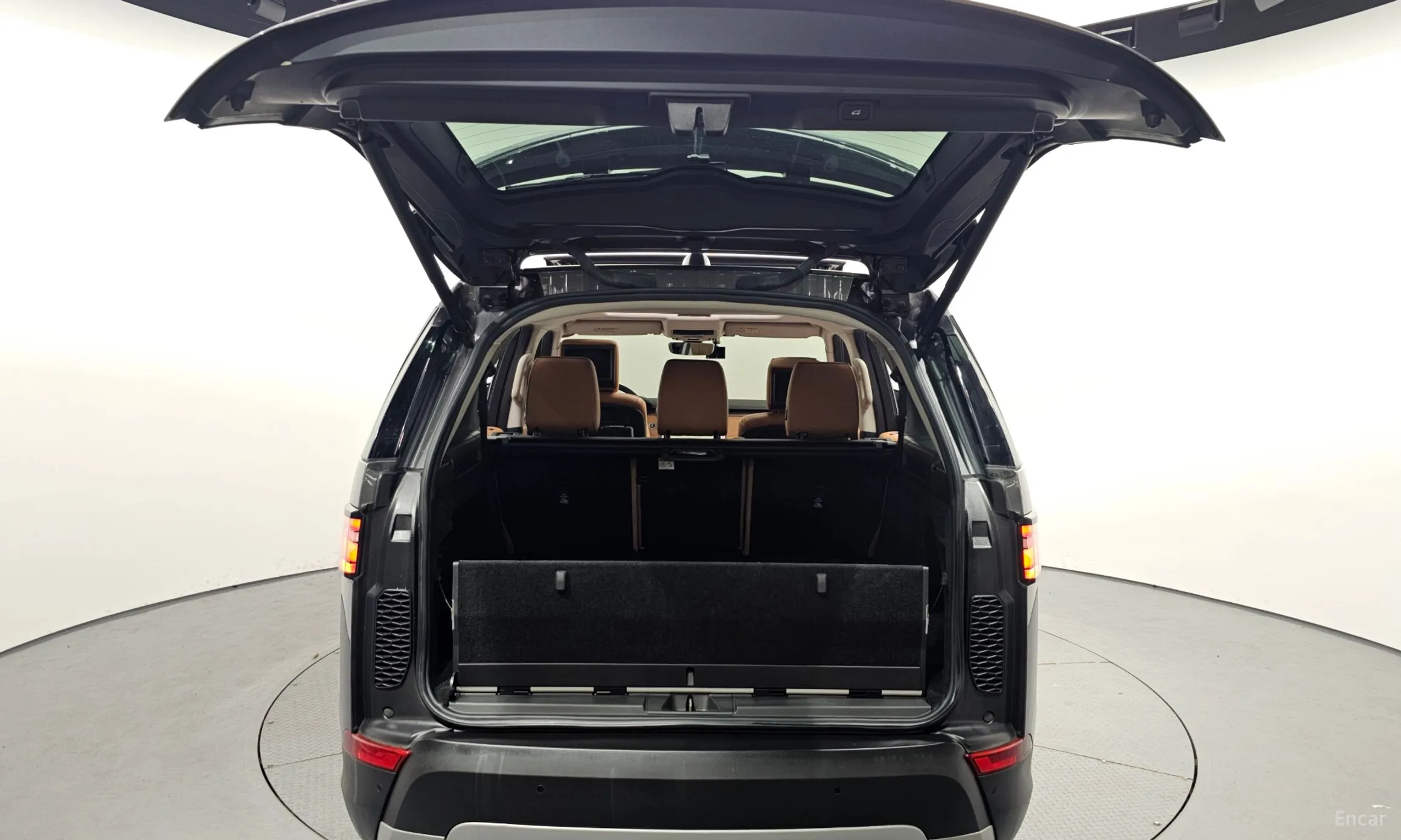 Land Rover Discovery 5 превью 20