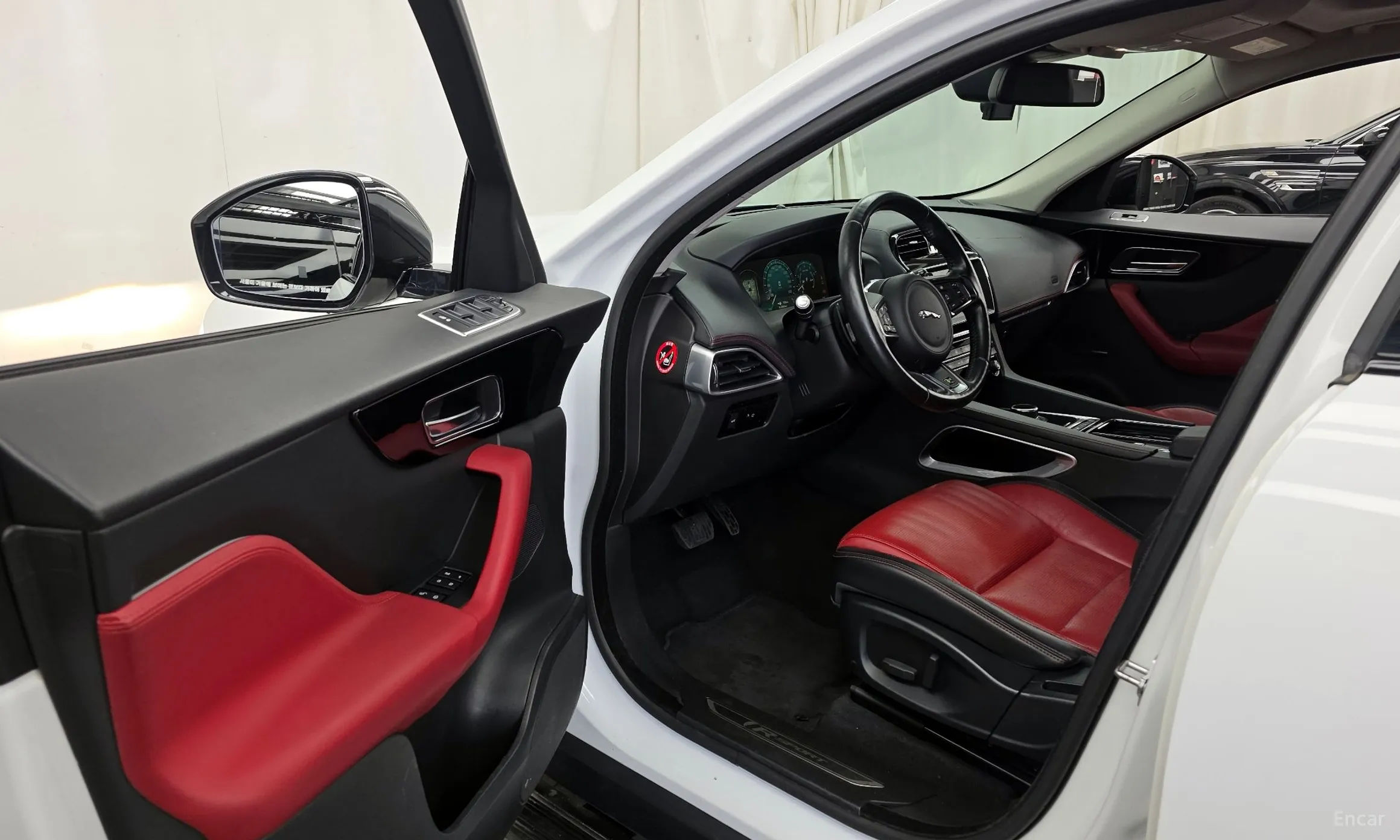 Jaguar F-PACE превью 10
