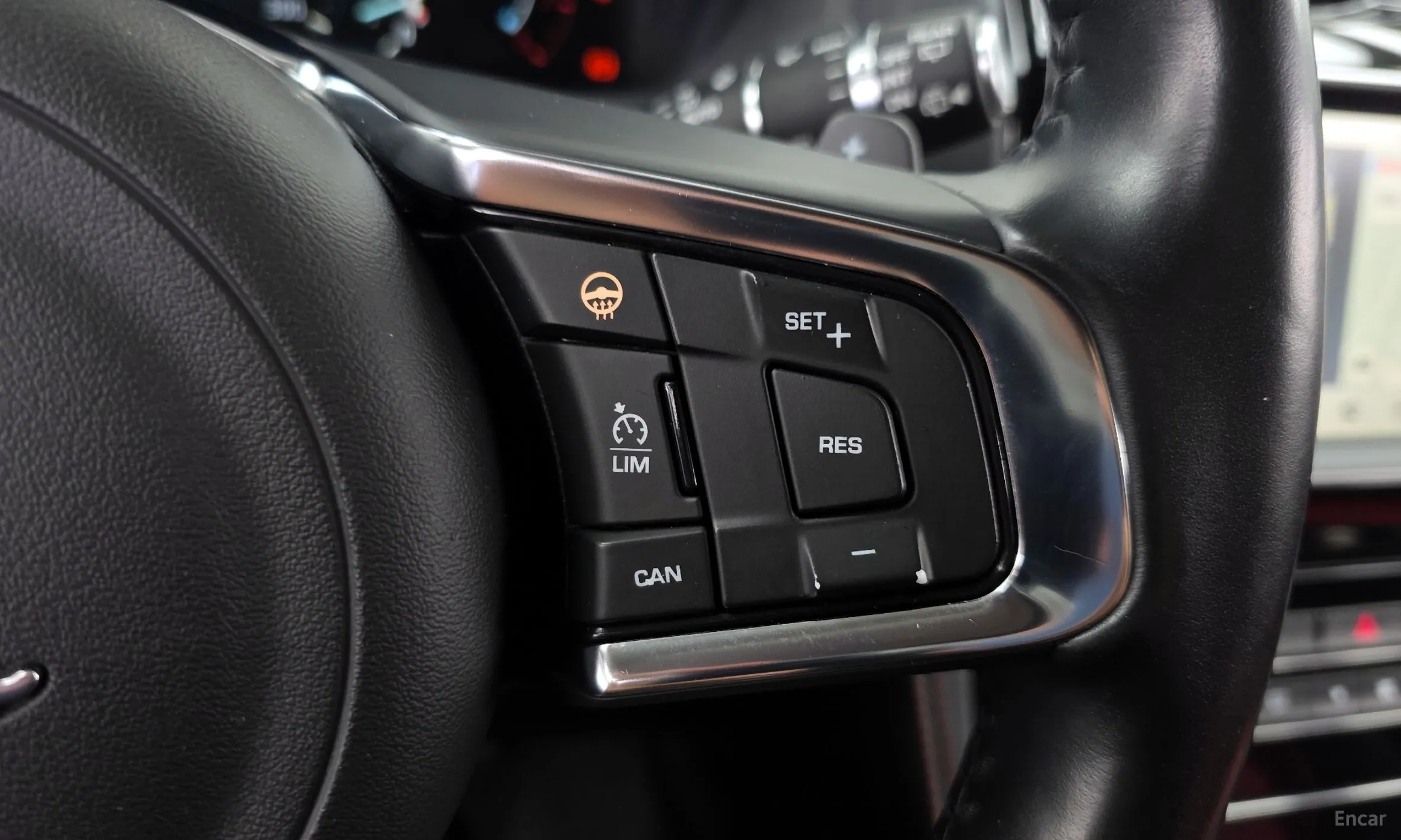 Jaguar F-PACE превью 15