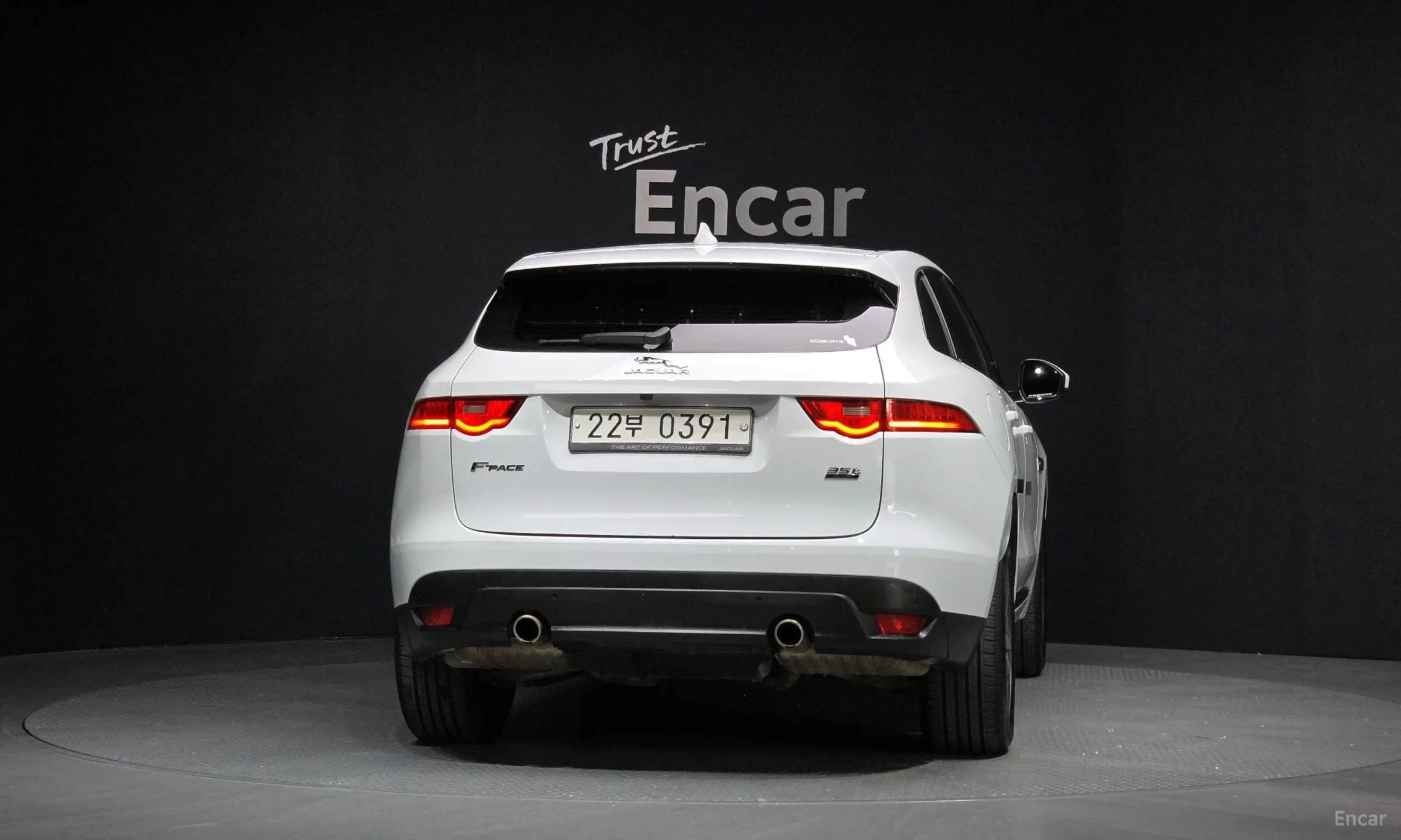 Jaguar F-PACE превью 4