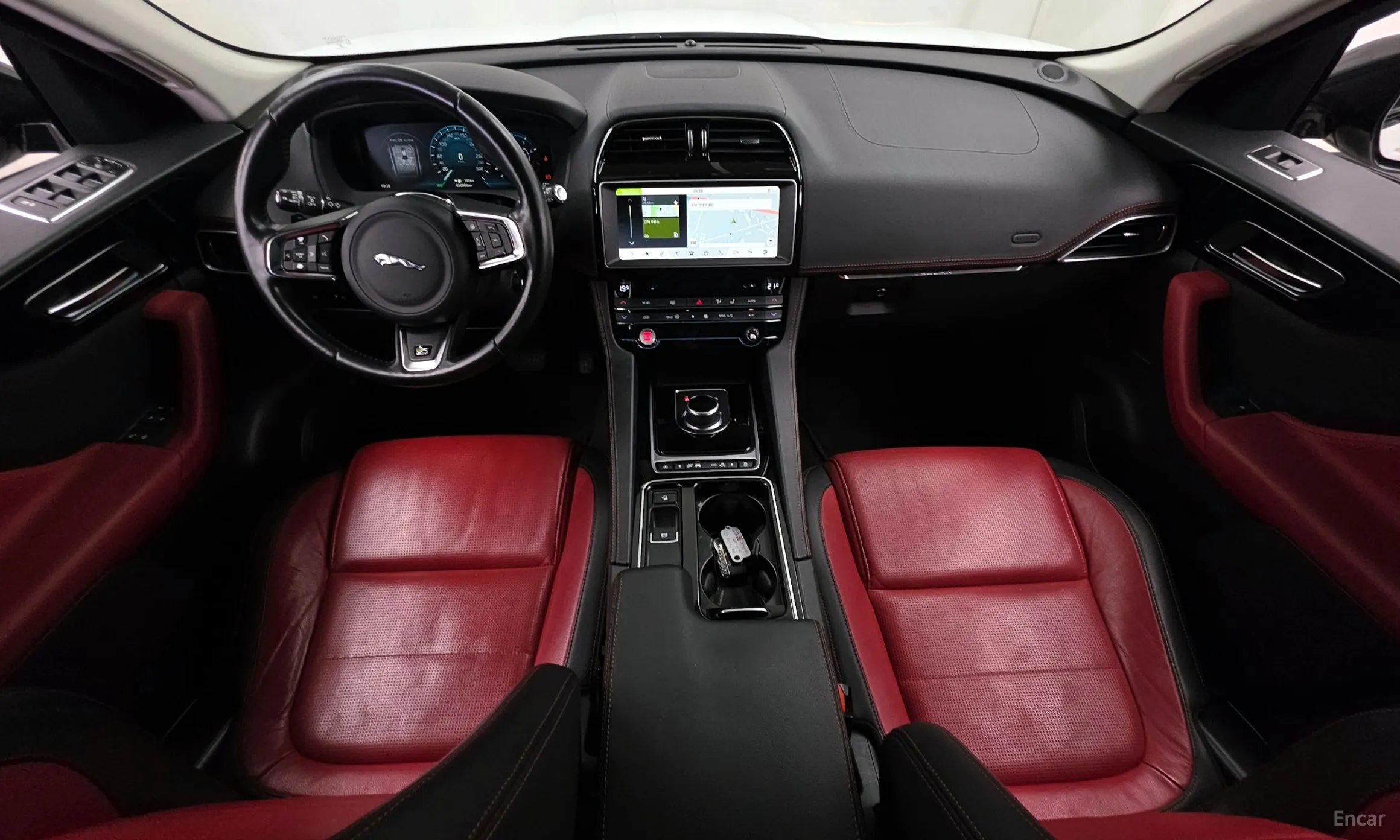 Jaguar F-PACE превью 7