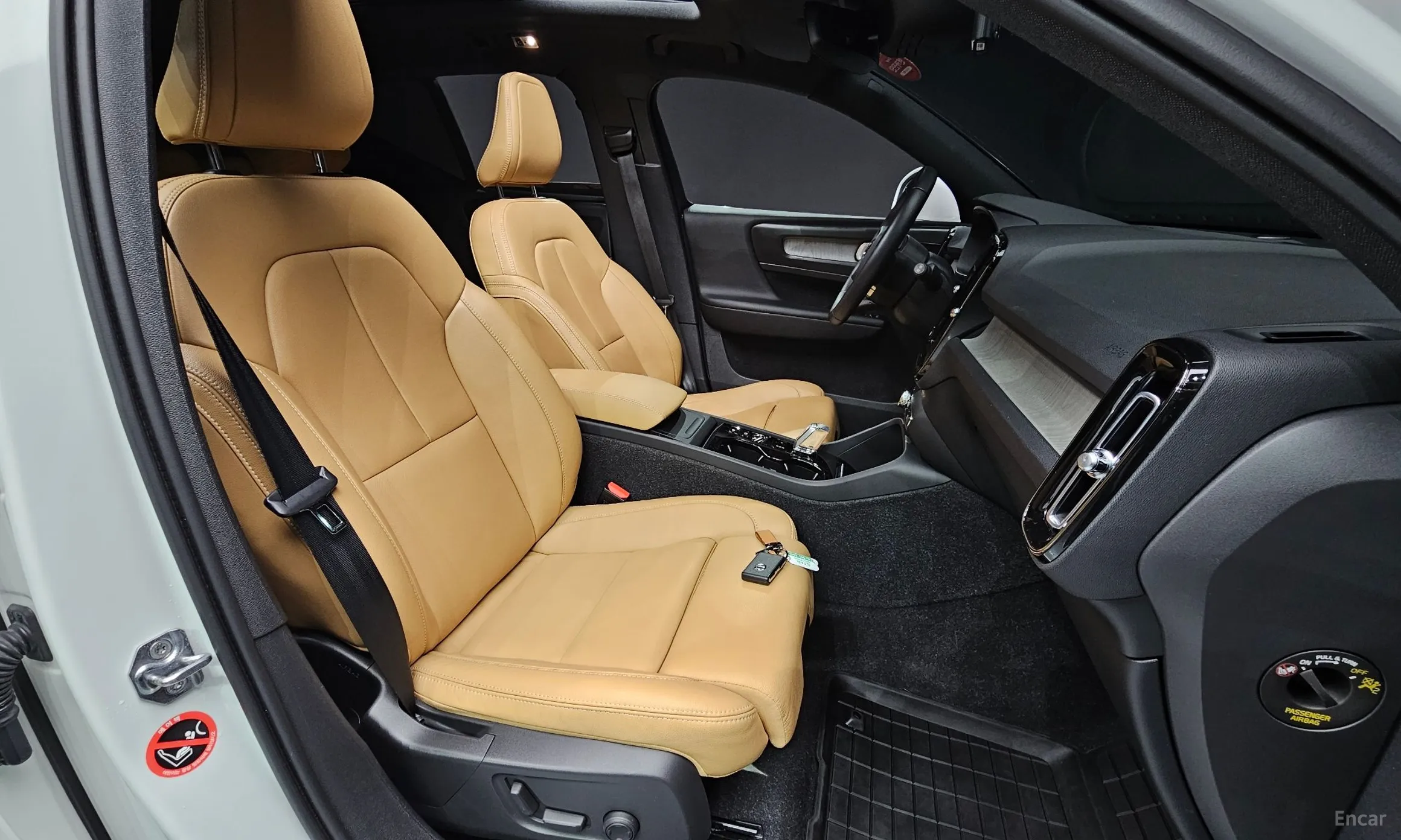 Volvo XC40 превью 10