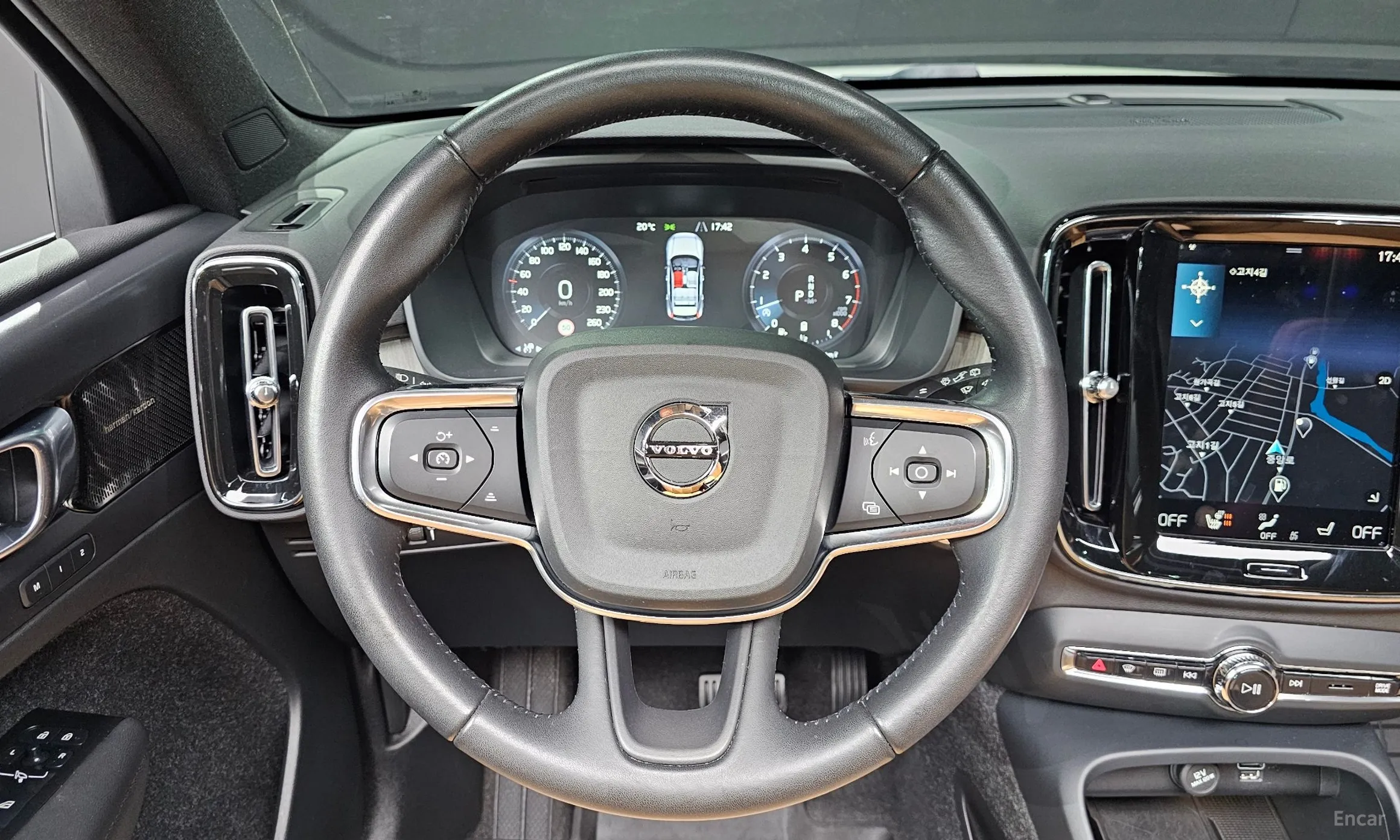 Volvo XC40 превью 13