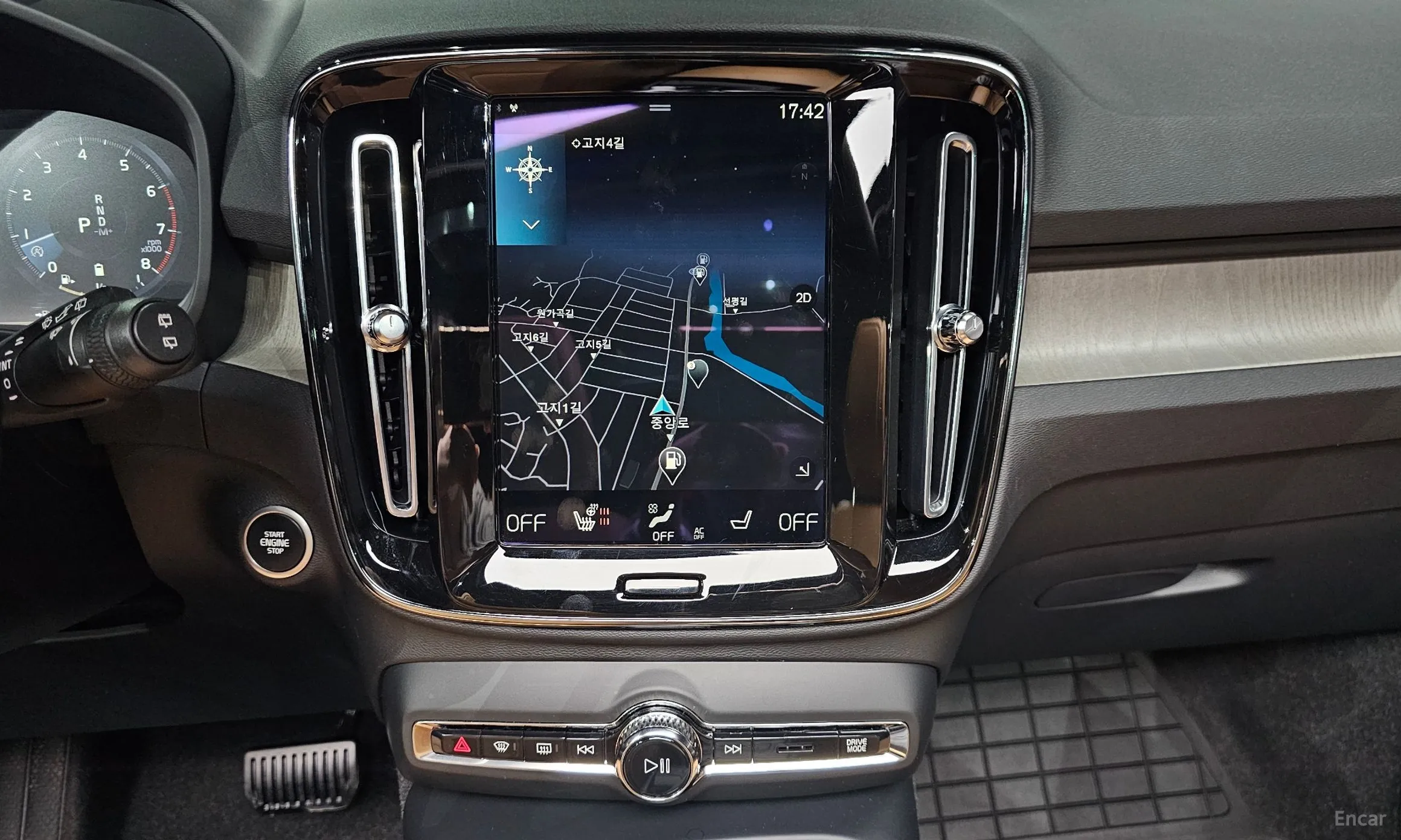 Volvo XC40 превью 14