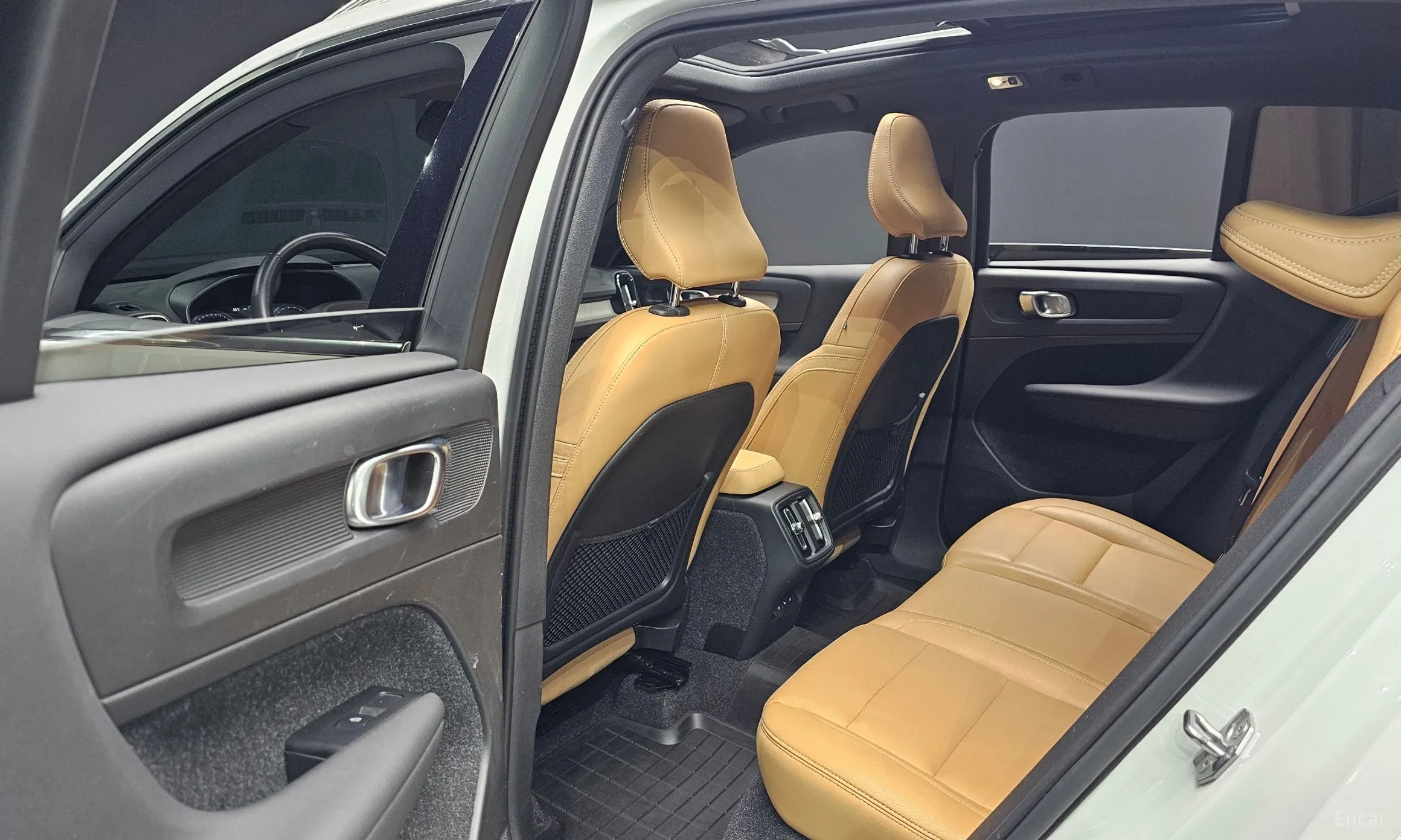 Volvo XC40 превью 17