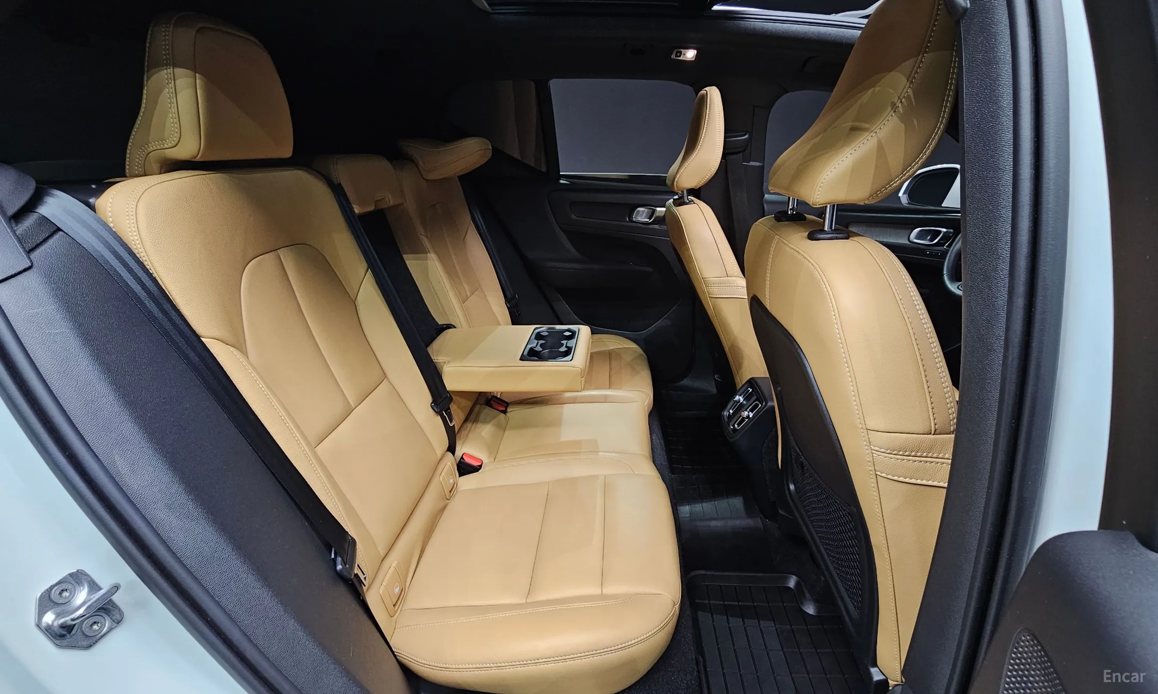 Volvo XC40 превью 19