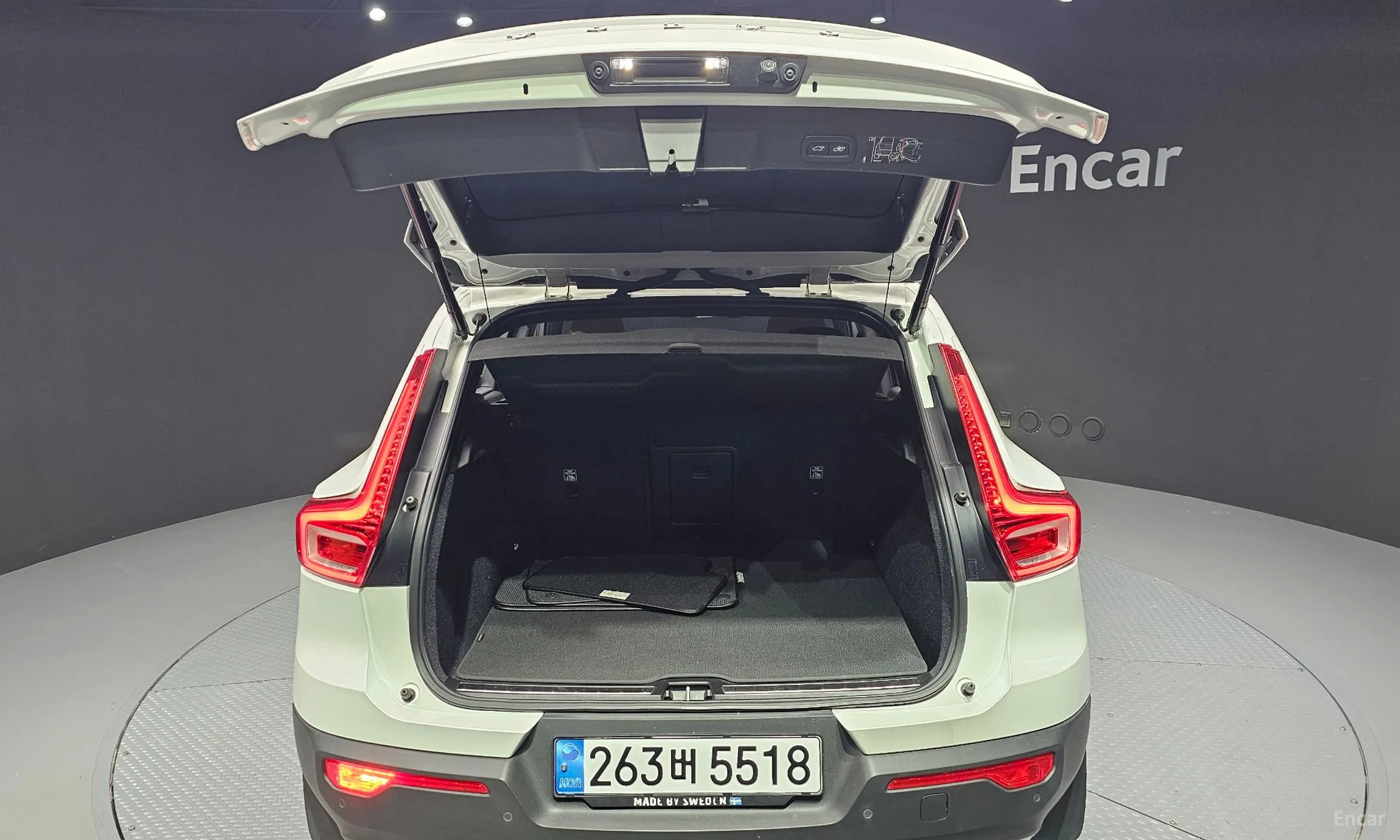 Volvo XC40 превью 20