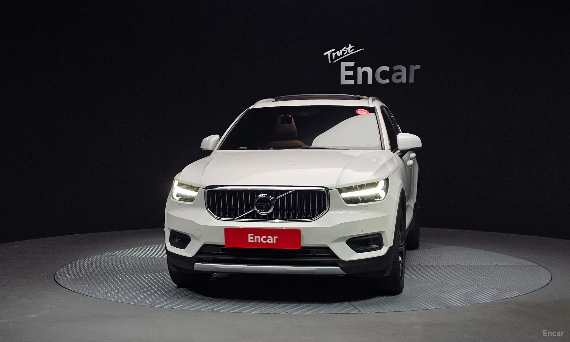 Volvo XC40 превью 3