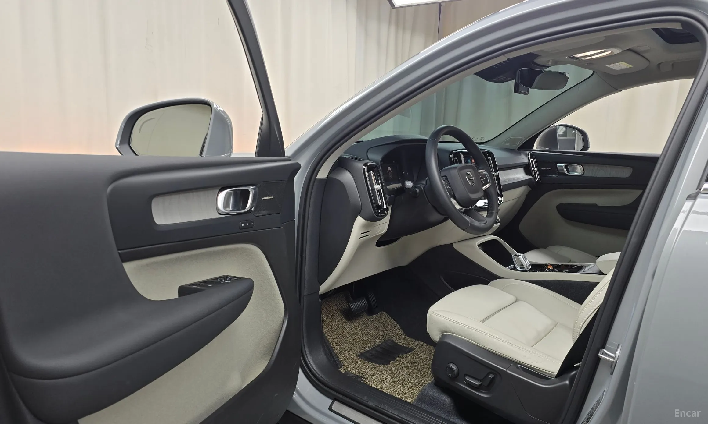 Volvo XC40 превью 10