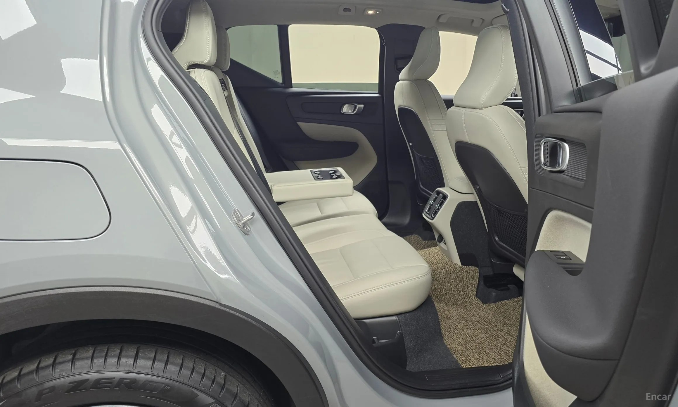 Volvo XC40 превью 12
