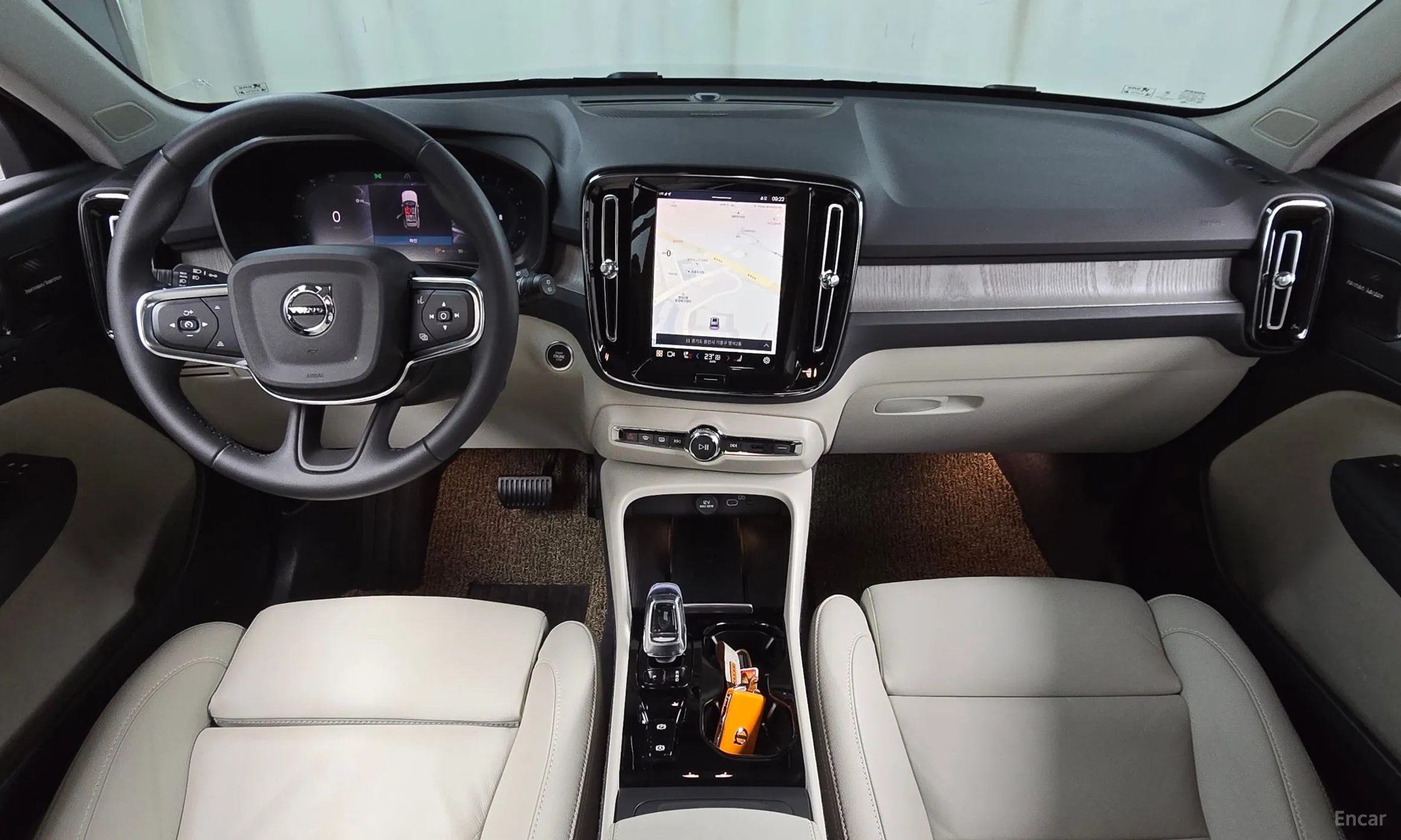 Volvo XC40 превью 7