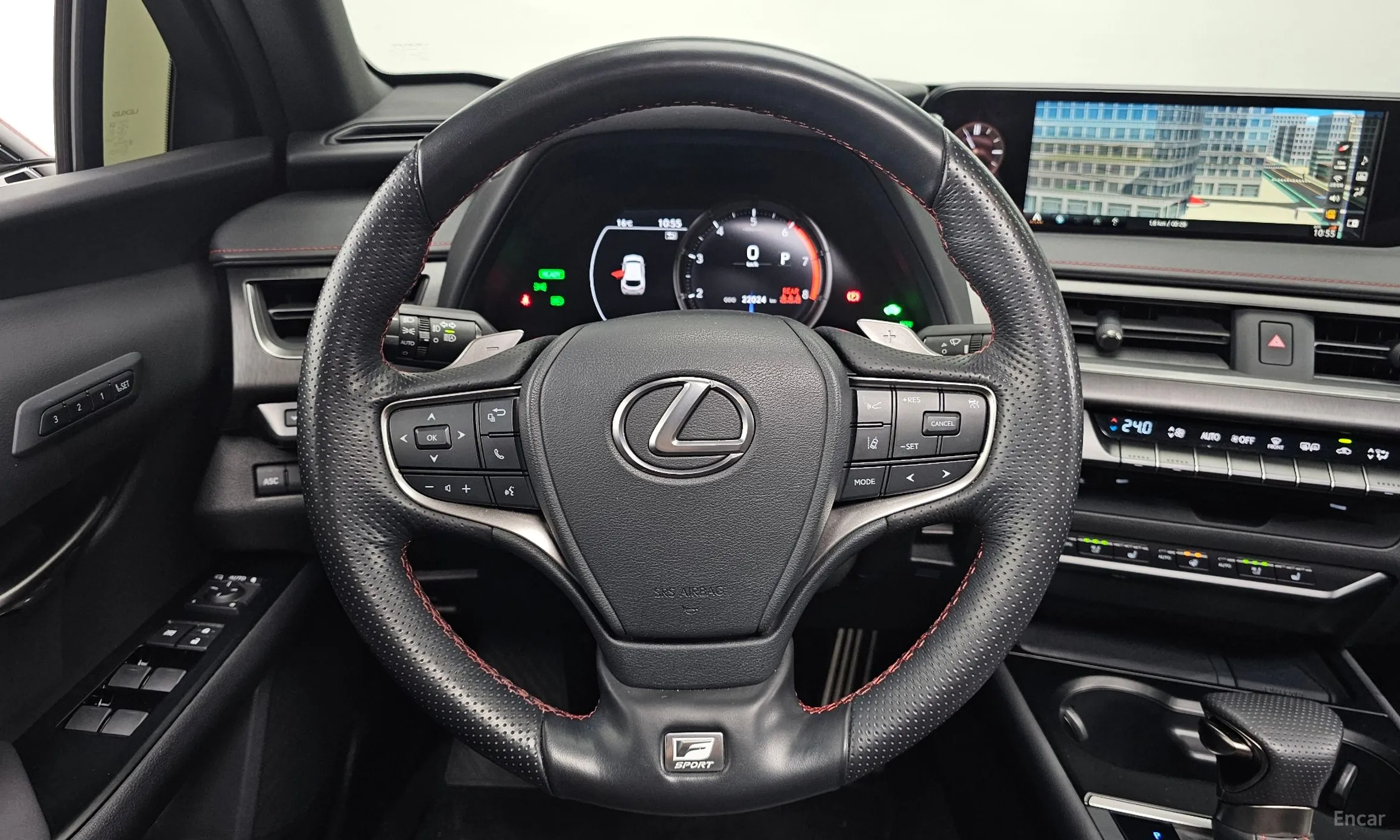 Lexus UX250h превью 13