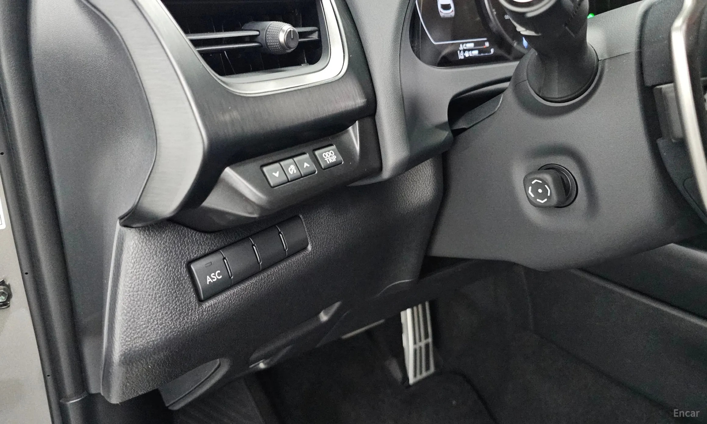 Lexus UX250h превью 18