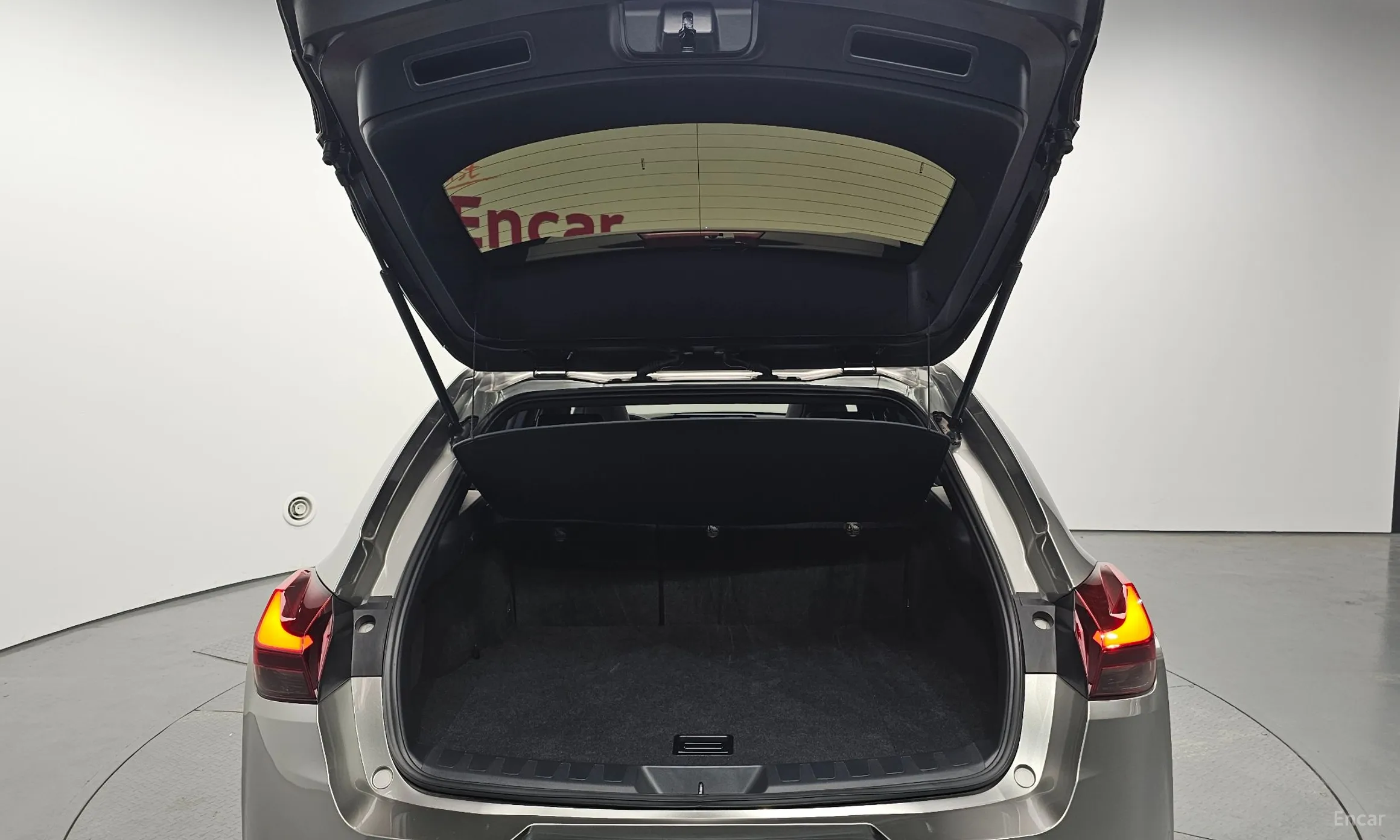 Lexus UX250h превью 20