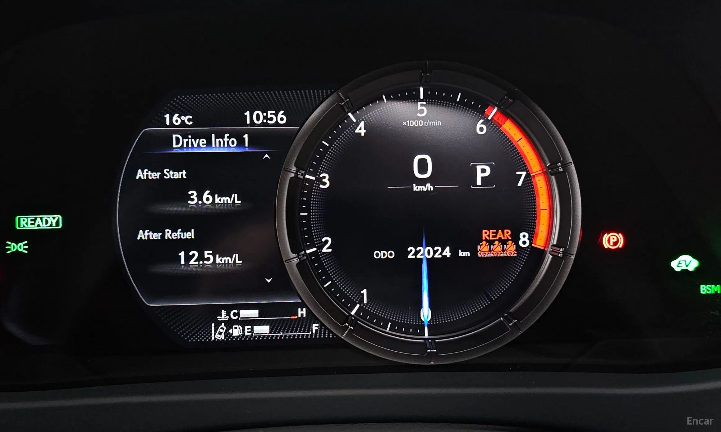 Lexus UX250h превью 8