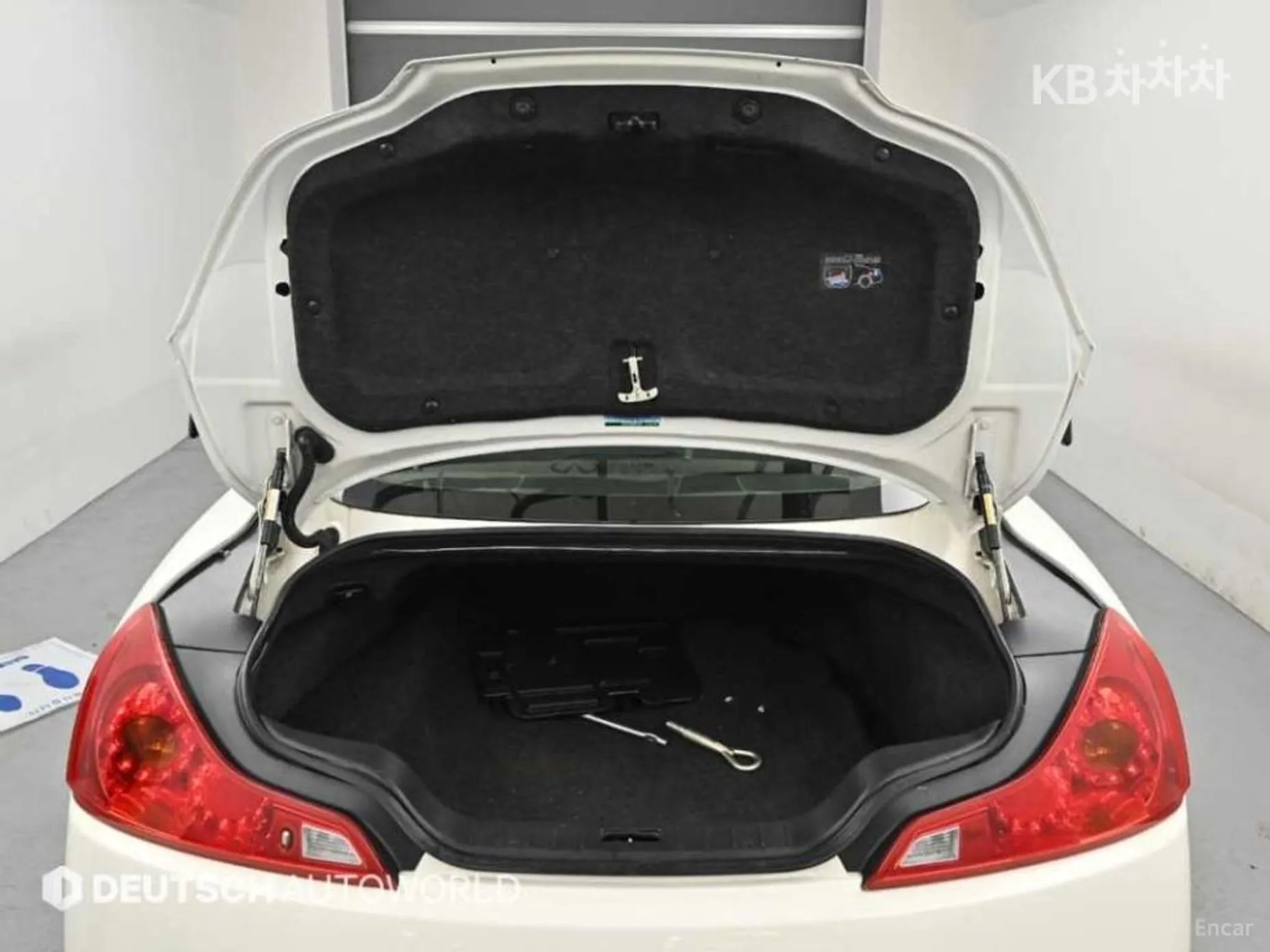 Infiniti G37 превью 19