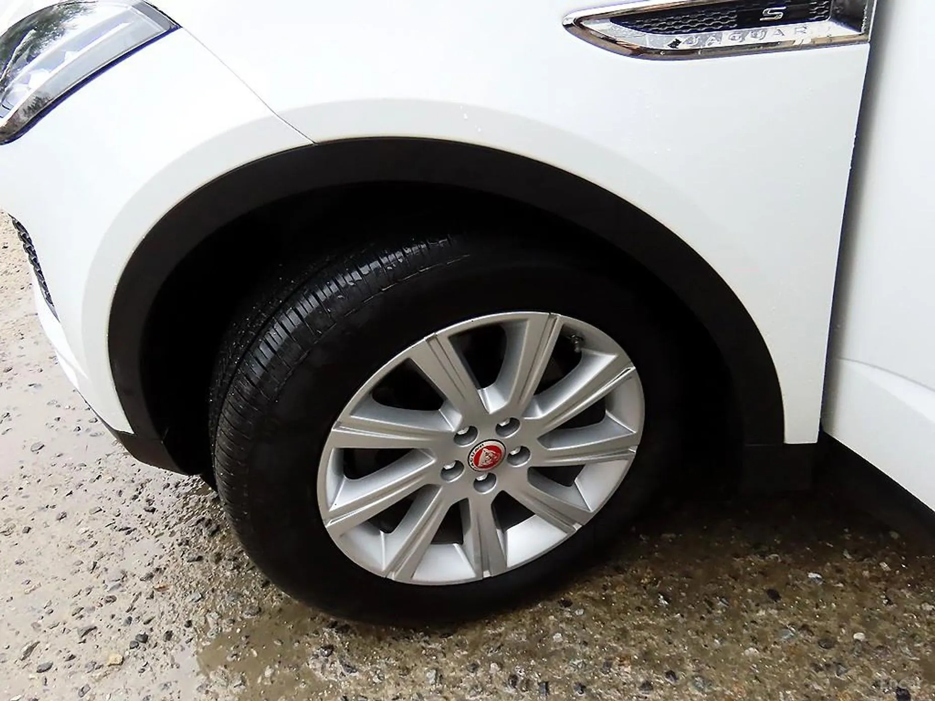 Jaguar E-PACE превью 20