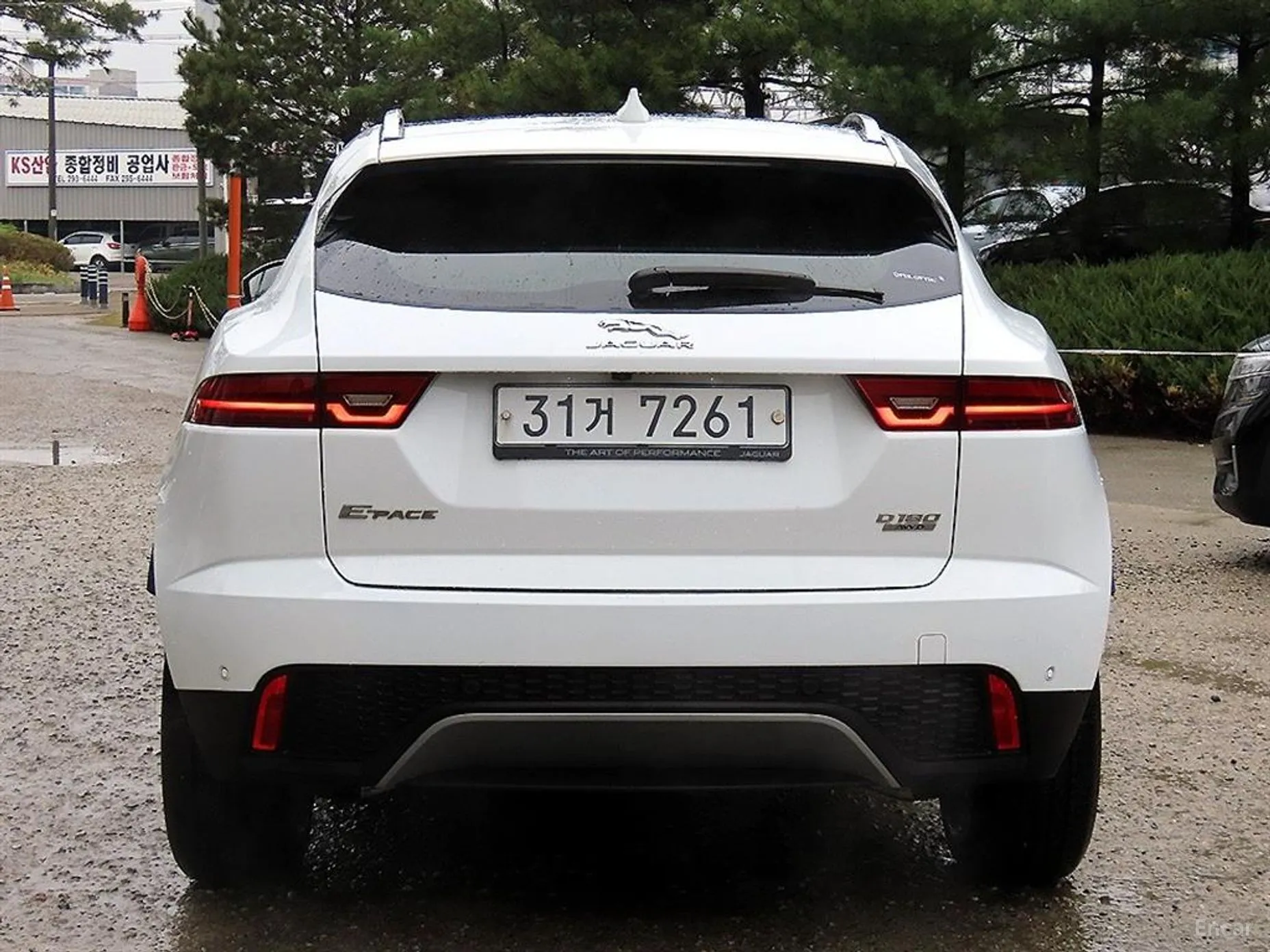 Jaguar E-PACE превью 4