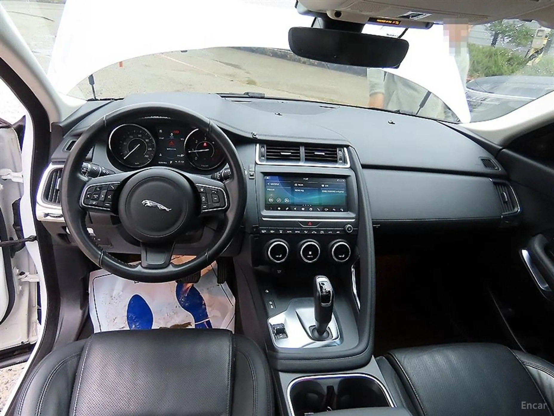 Jaguar E-PACE превью 7