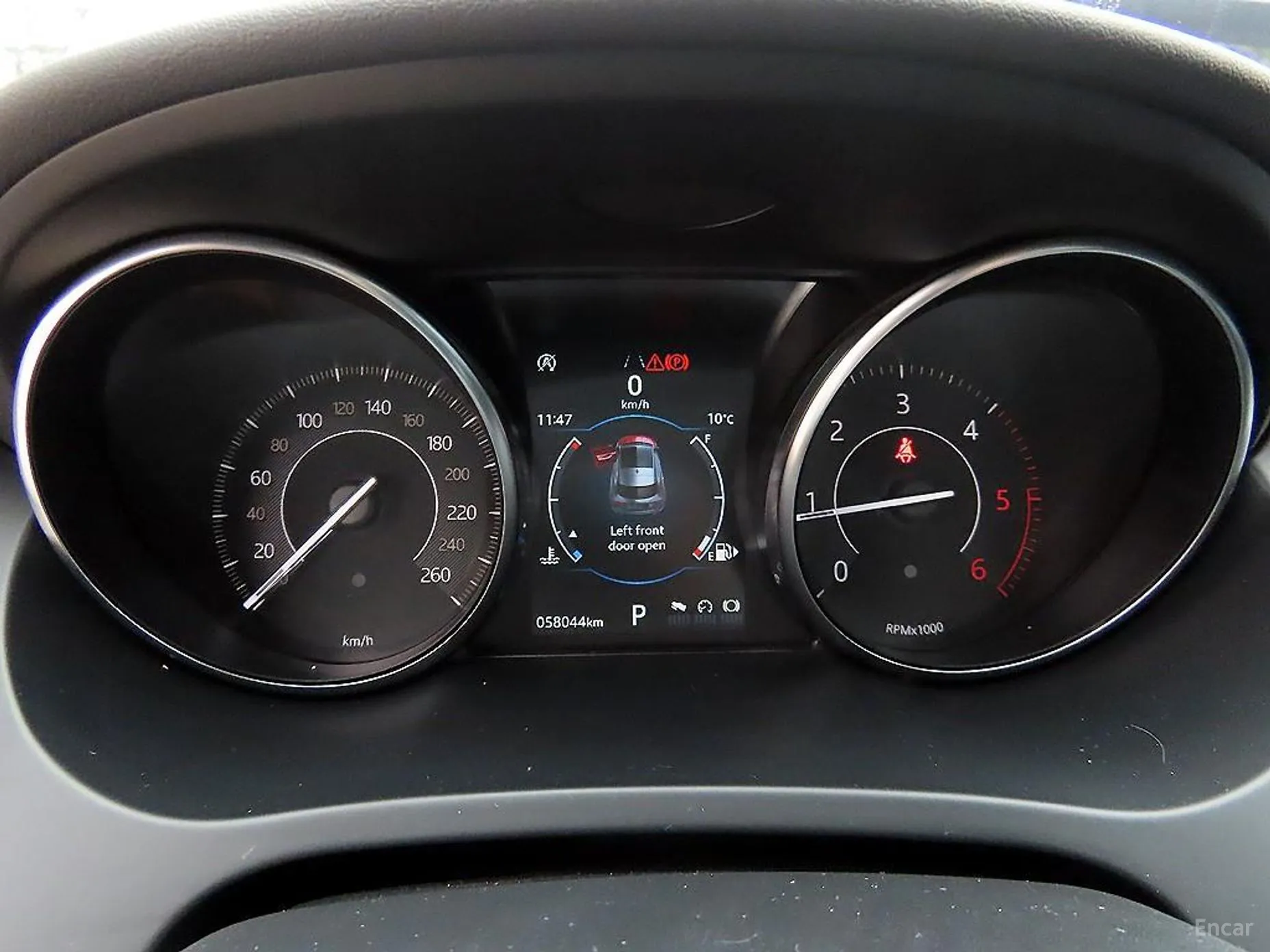 Jaguar E-PACE превью 9