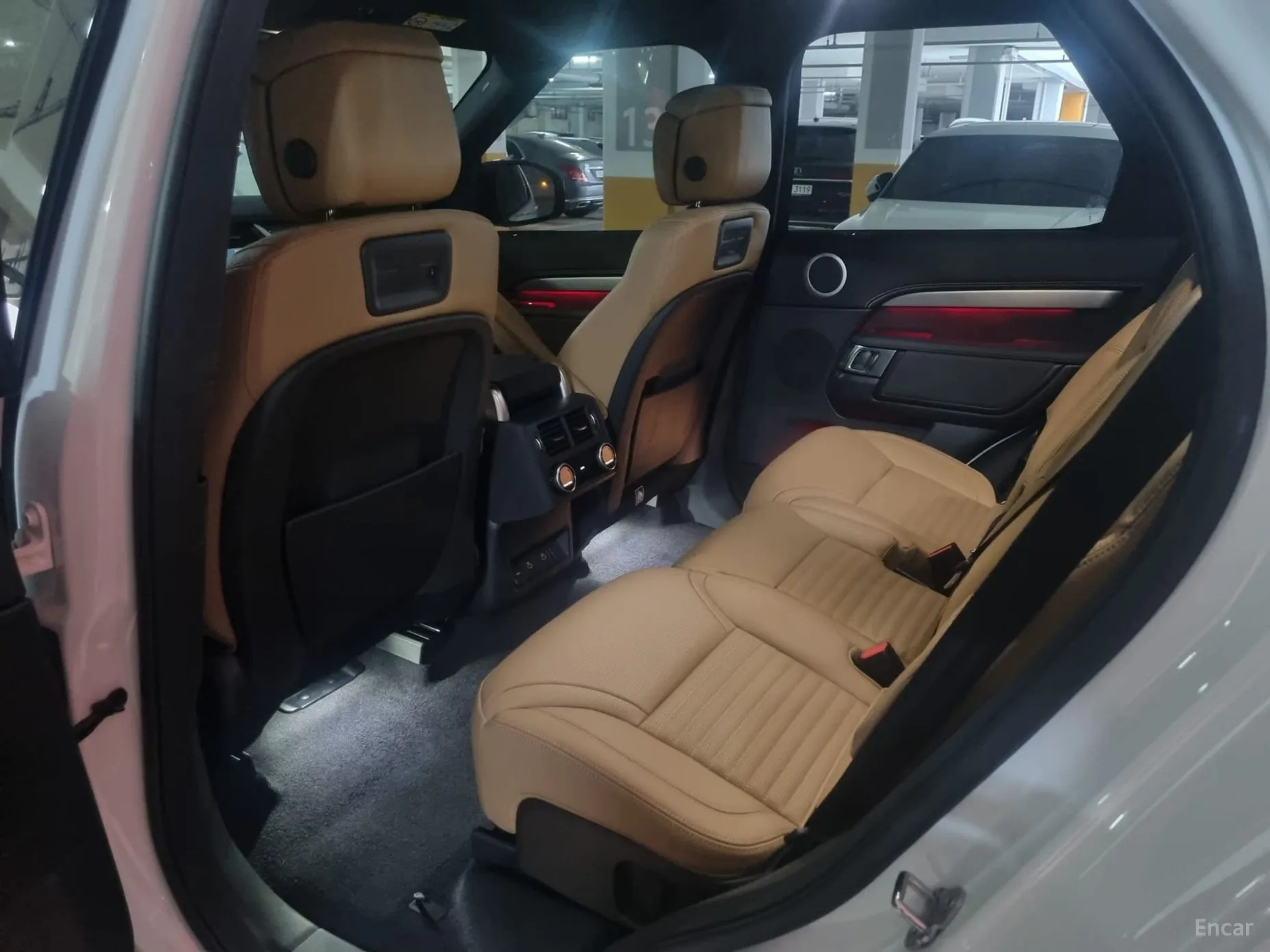 Land Rover Discovery 5 превью 14