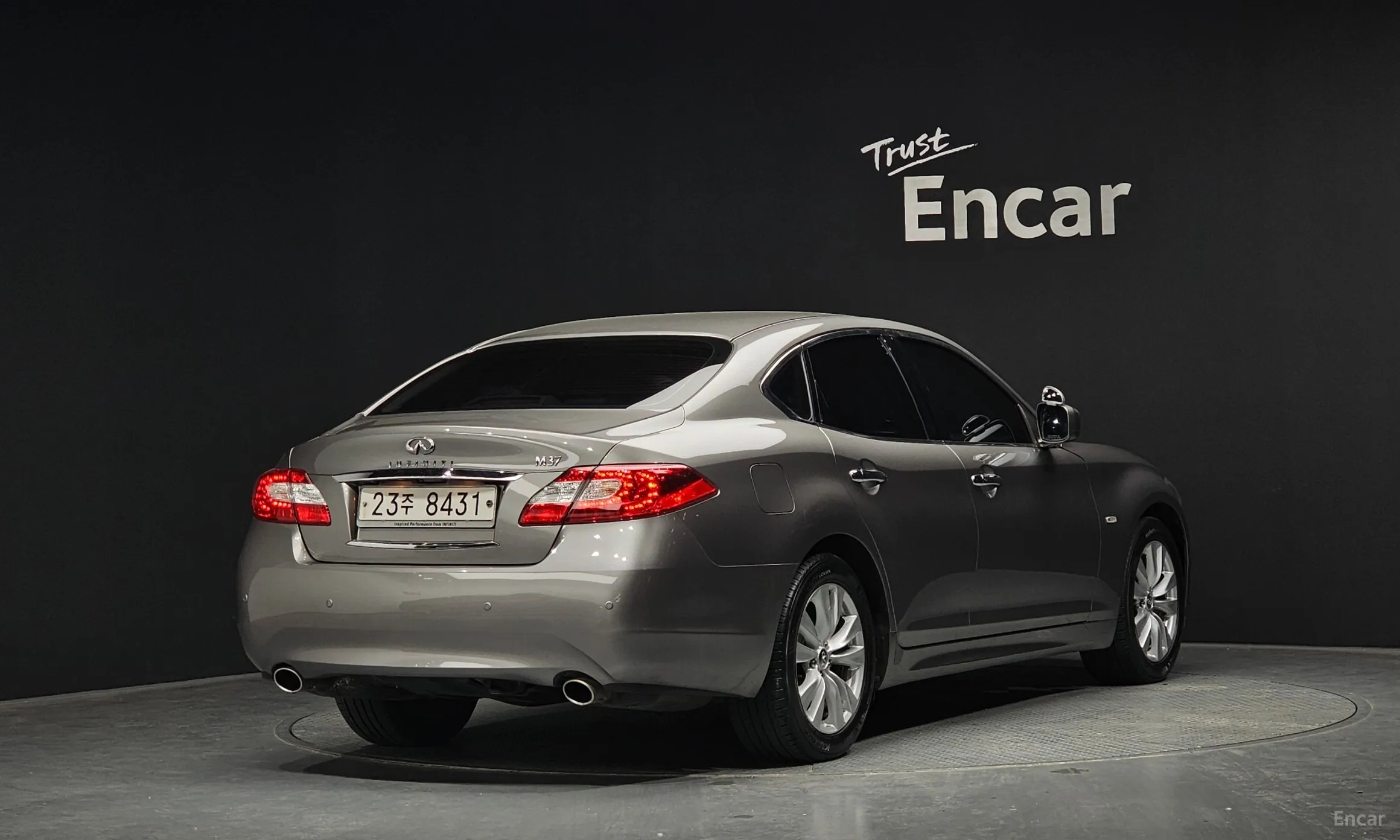 Infiniti M37