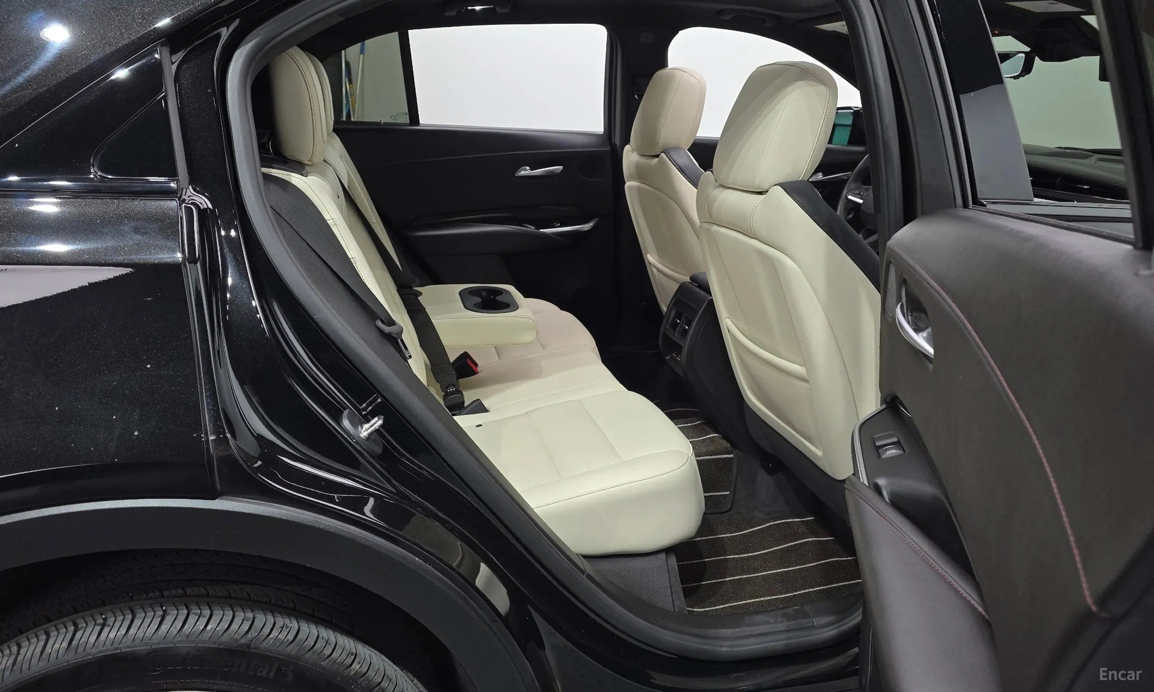 Cadillac XT4 превью 11