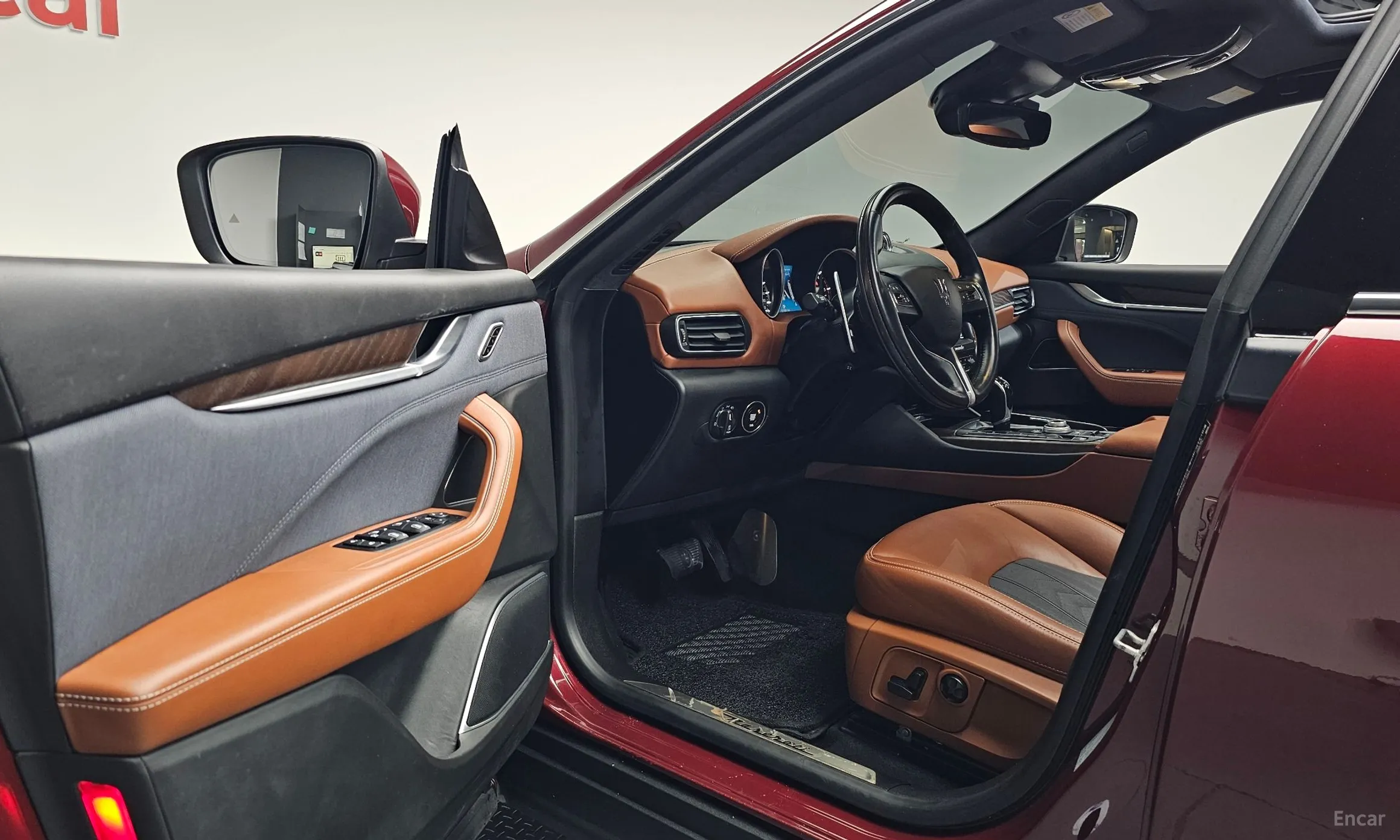 Maserati Levante превью 10
