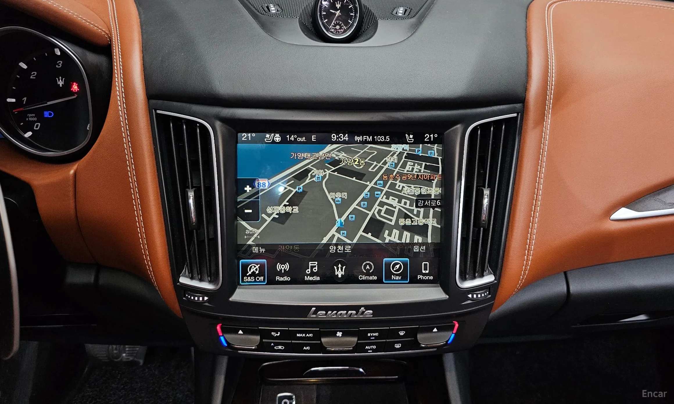 Maserati Levante превью 13