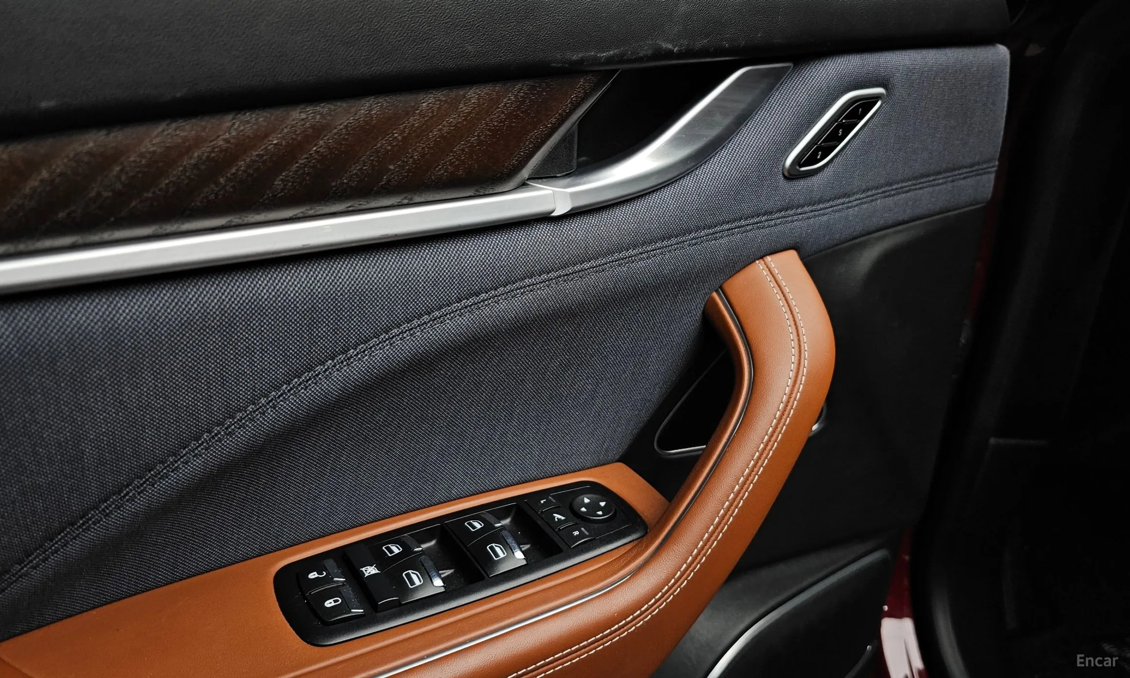 Maserati Levante превью 18
