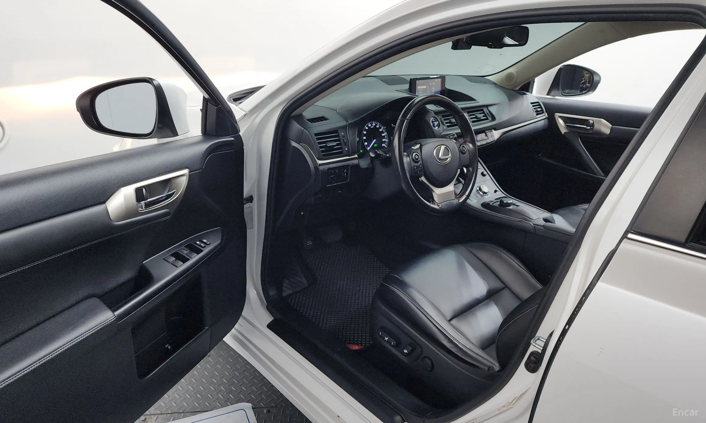 Lexus CT200h превью 10