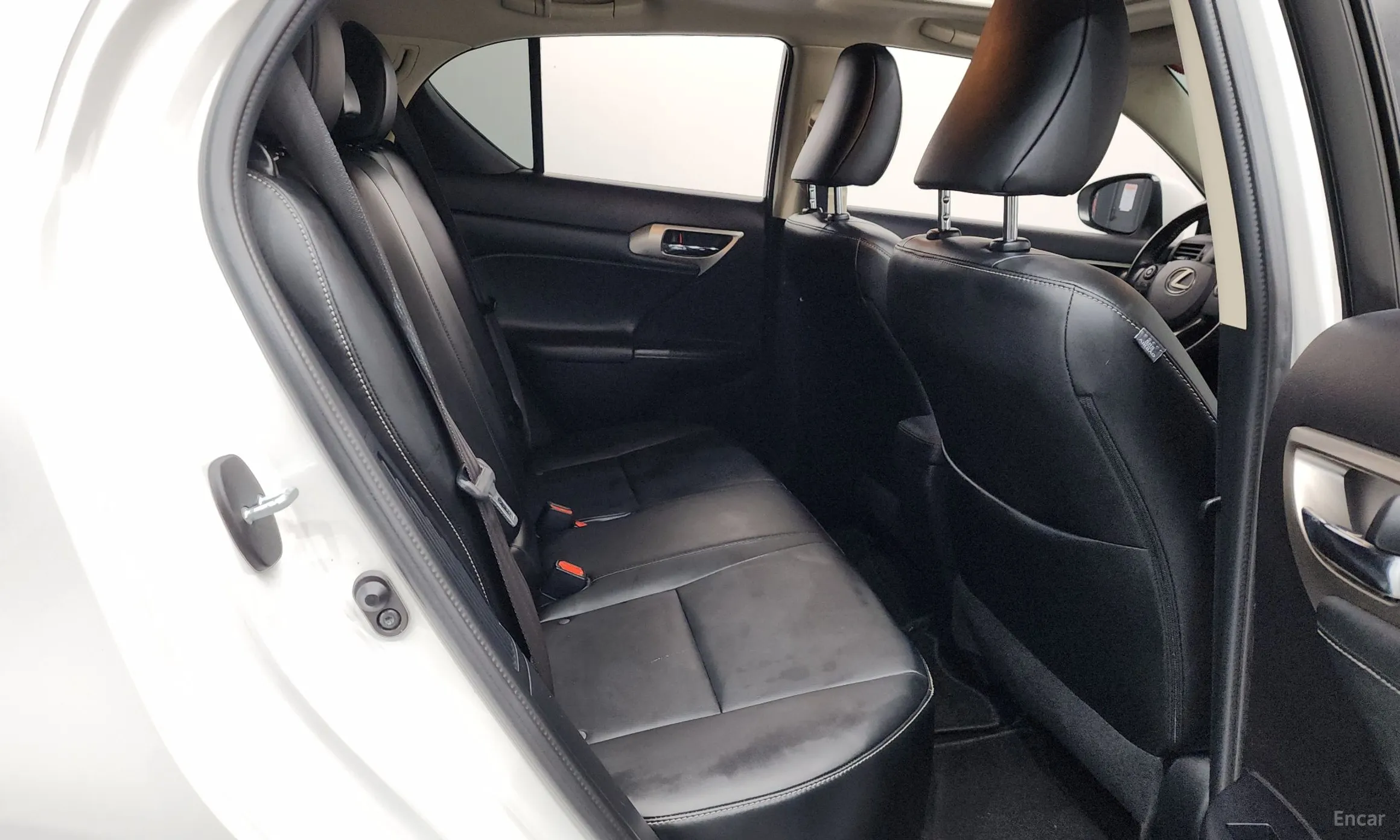 Lexus CT200h превью 11