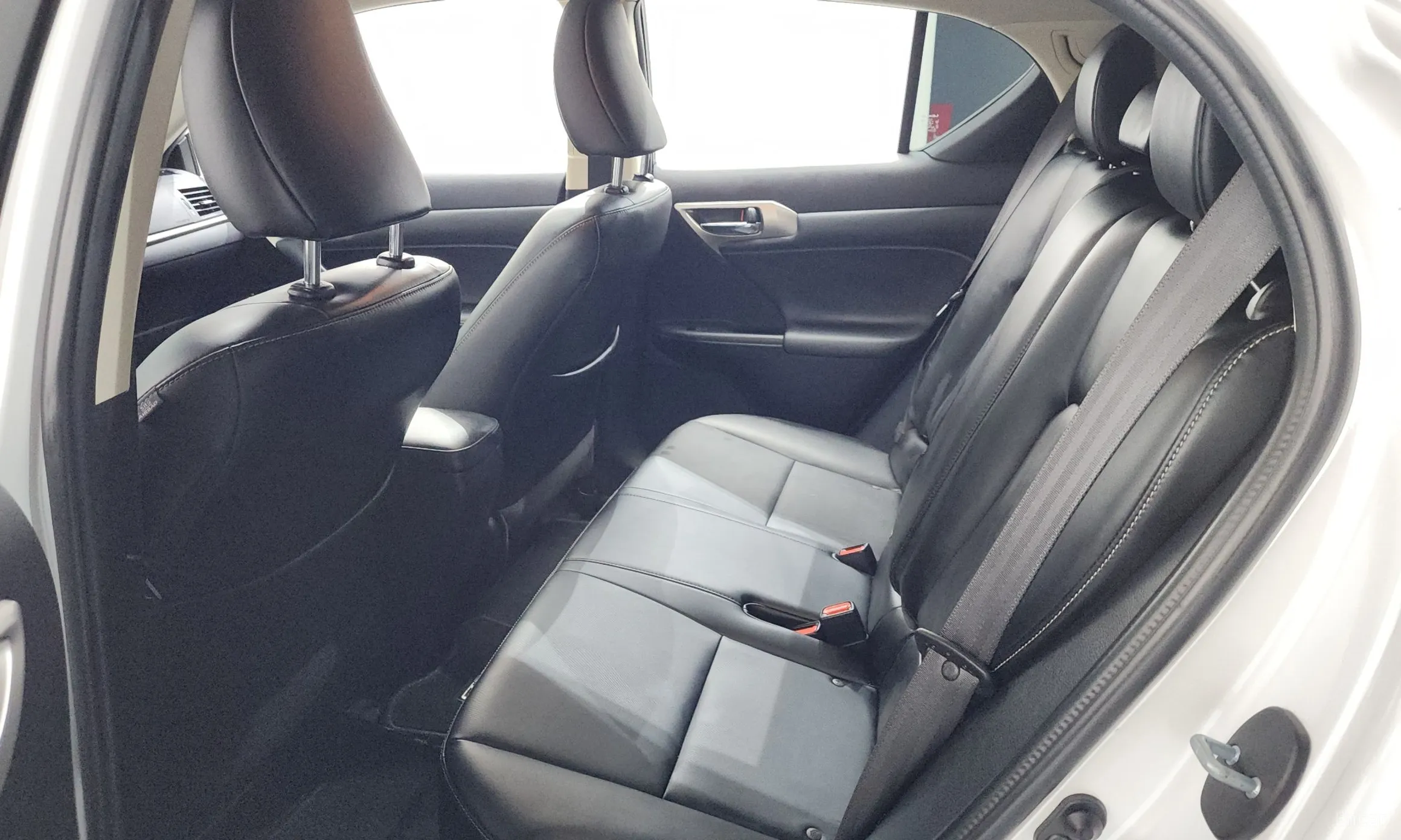 Lexus CT200h превью 19